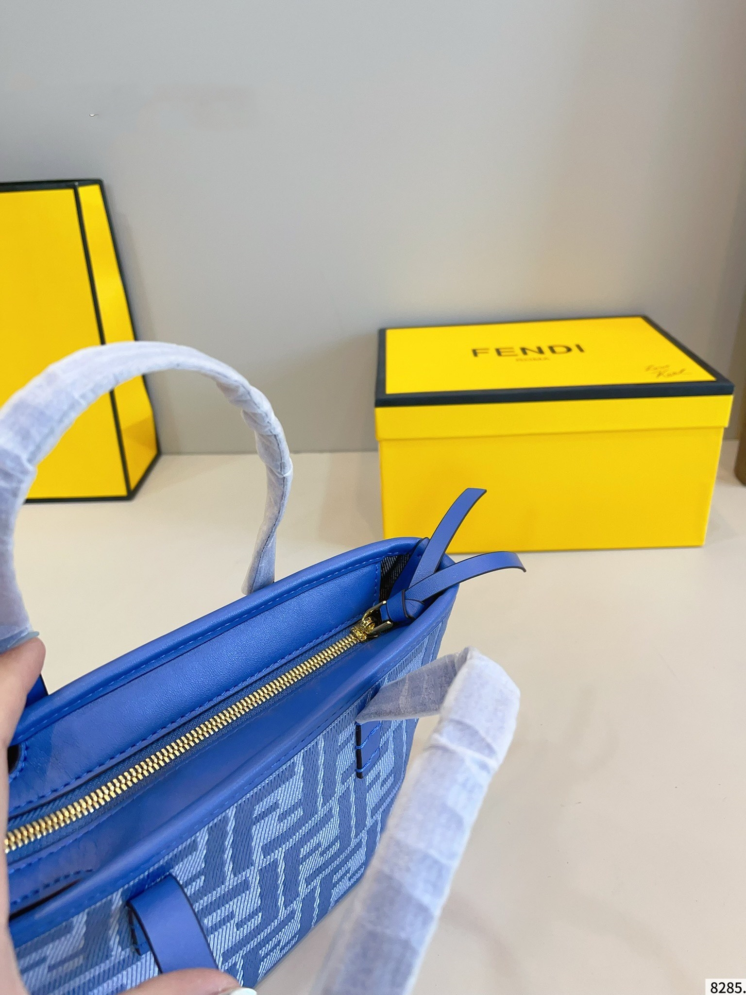 【FENDI公式旗艦店】フェンディ ROLL デニムのハンドバッグ-BRAND OFF