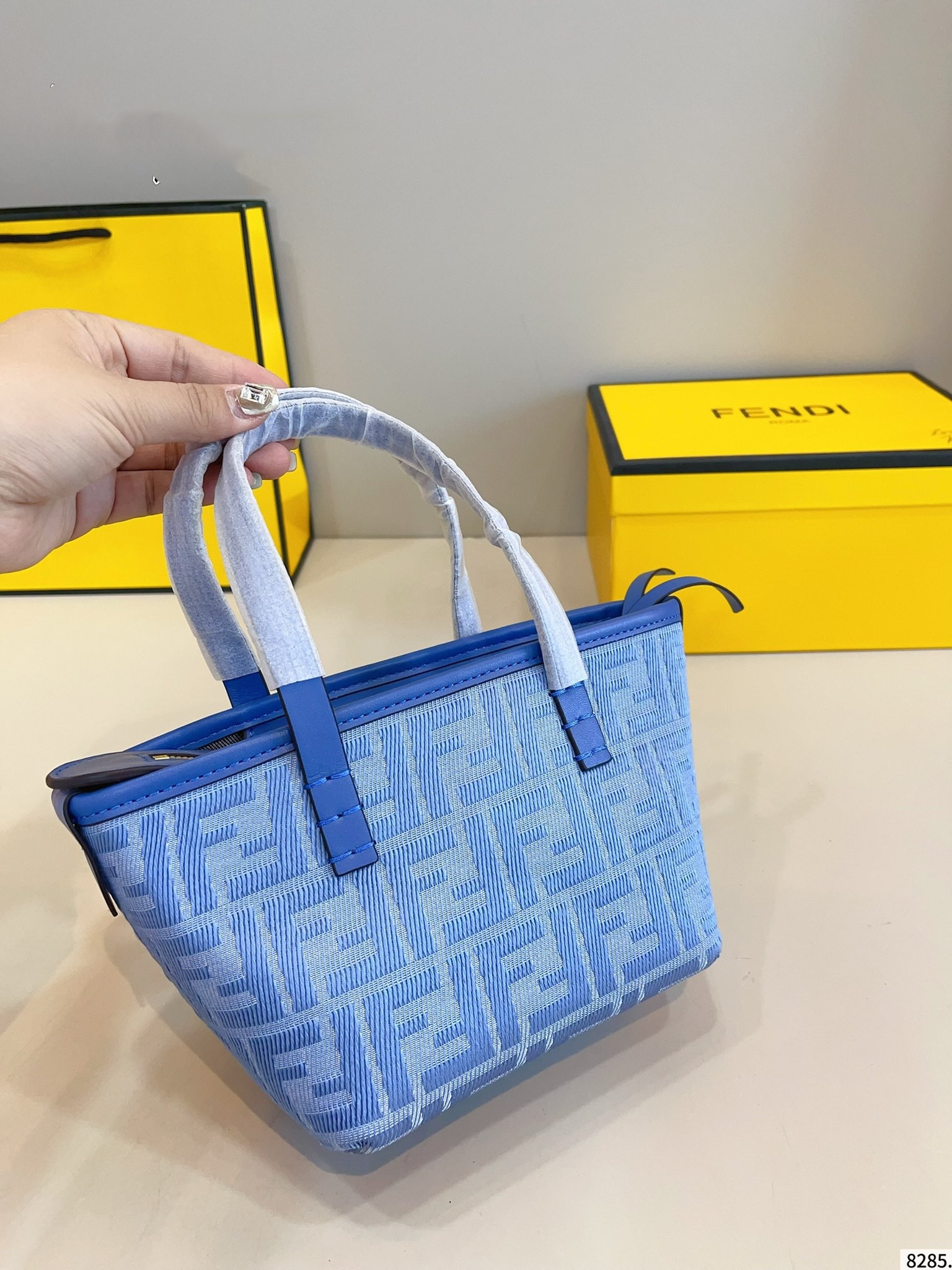 【FENDI公式旗艦店】フェンディ ROLL デニムのハンドバッグ-BRAND OFF