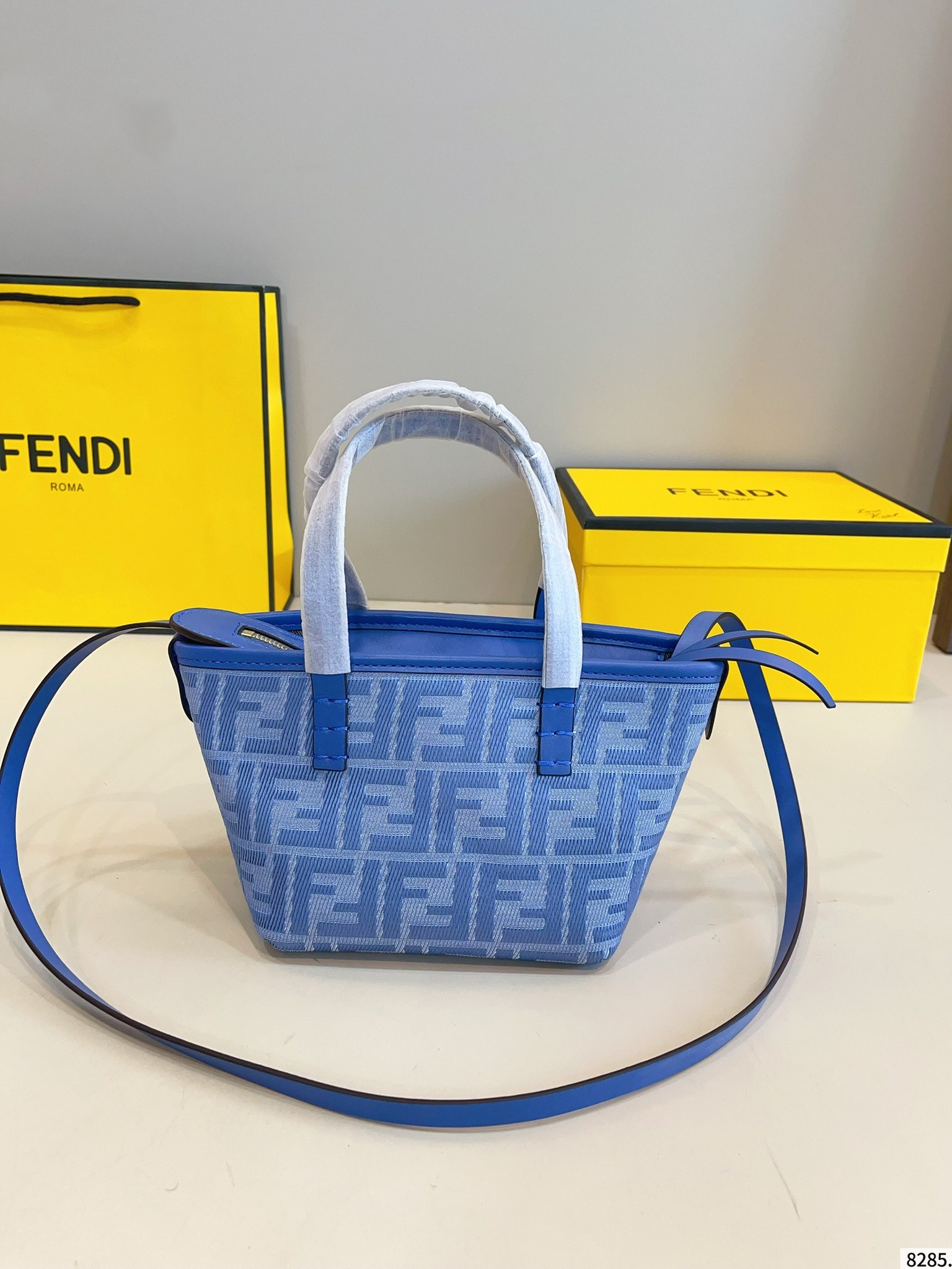 【FENDI公式旗艦店】フェンディ ROLL デニムのハンドバッグ-BRAND OFF