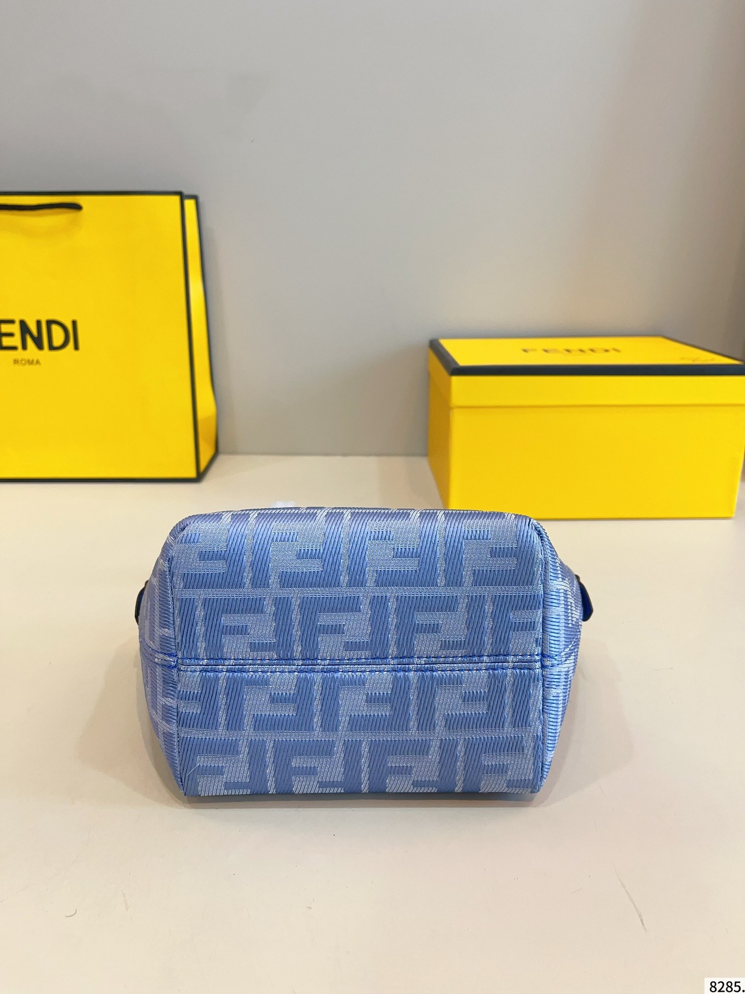 【FENDI公式旗艦店】フェンディ ROLL デニムのハンドバッグ-BRAND OFF
