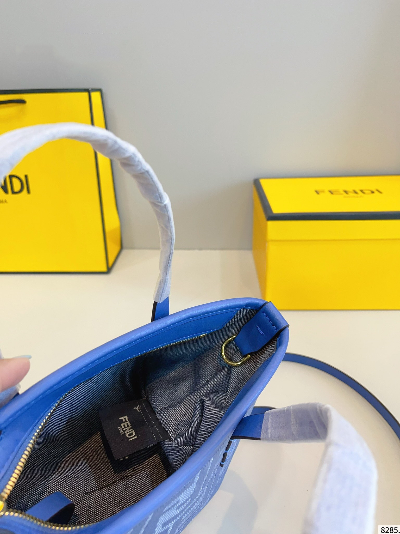 【FENDI公式旗艦店】フェンディ ROLL デニムのハンドバッグ-BRAND OFF
