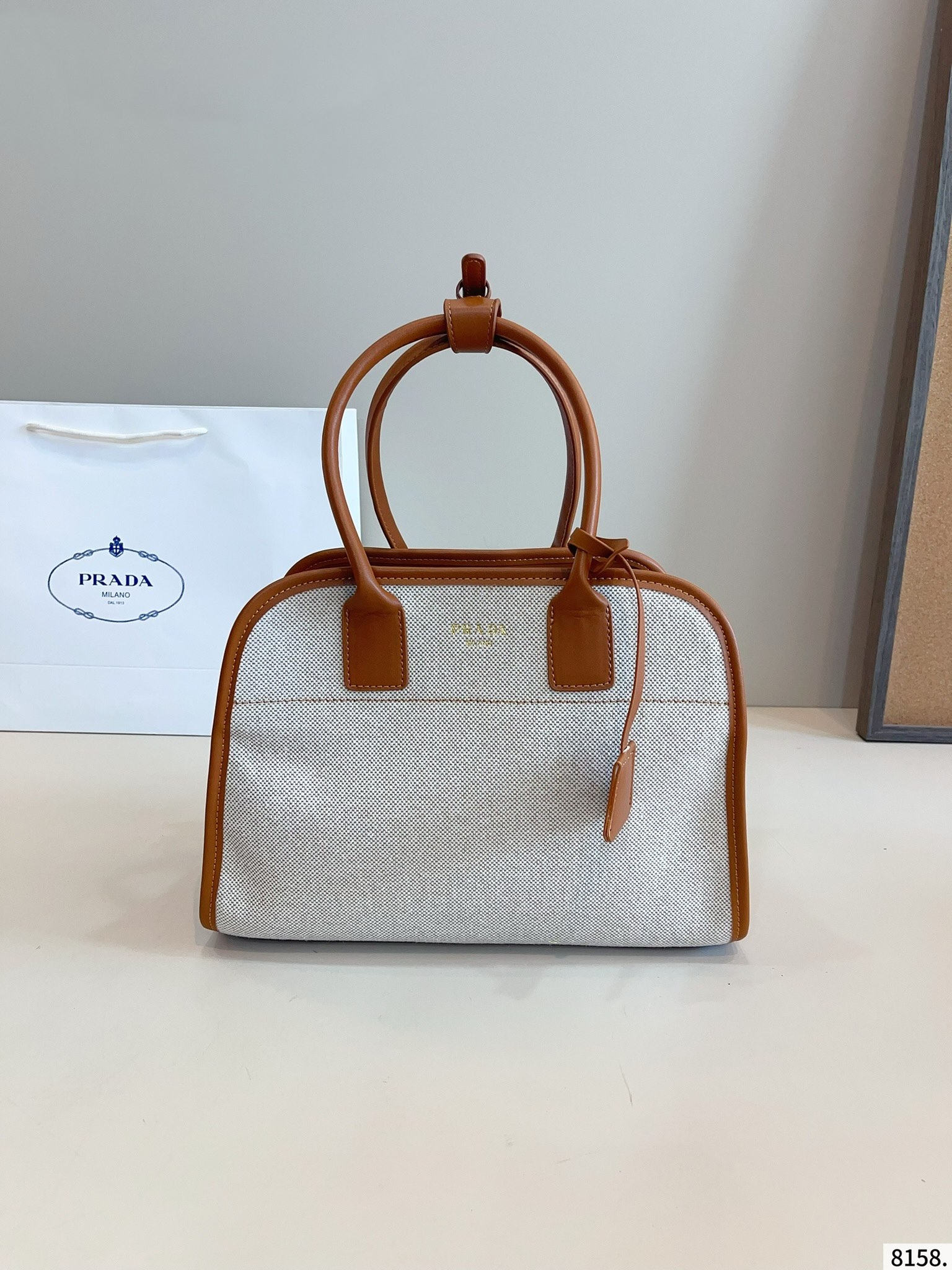 【PRADA旗艦店】プラダ ★大人気ズックハンドバッグ-BRAND OFF