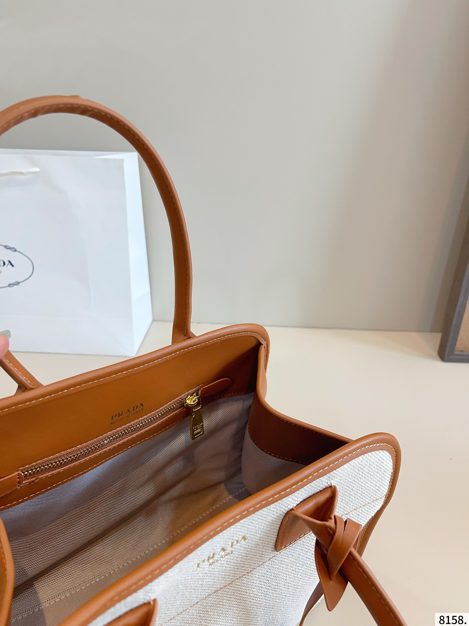 【PRADA旗艦店】プラダ ★大人気ズックハンドバッグ-BRAND OFF