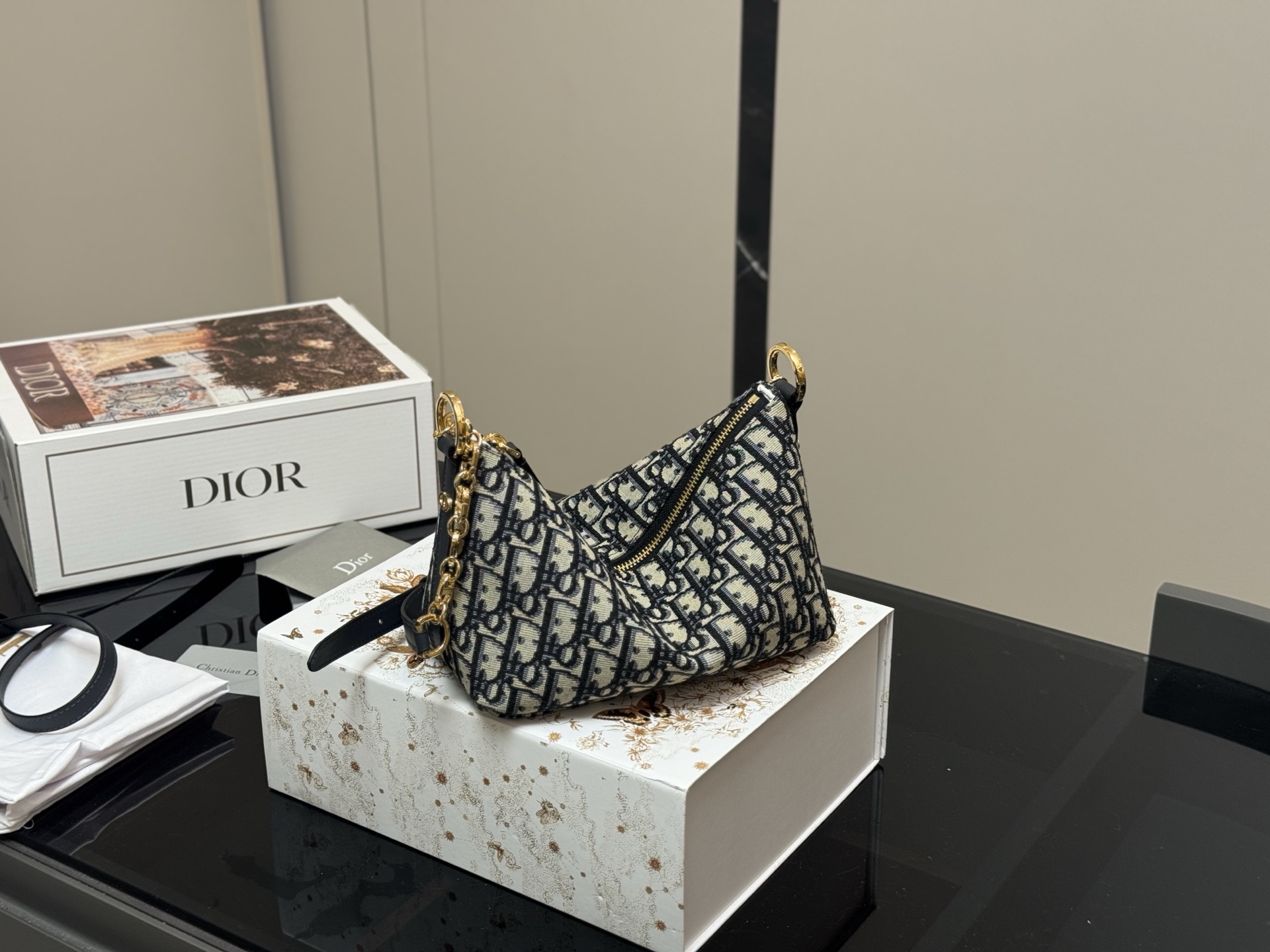 【DIOR公式旗艦店】ディオール Nomad クロスボディバッグ-BRAND OFF