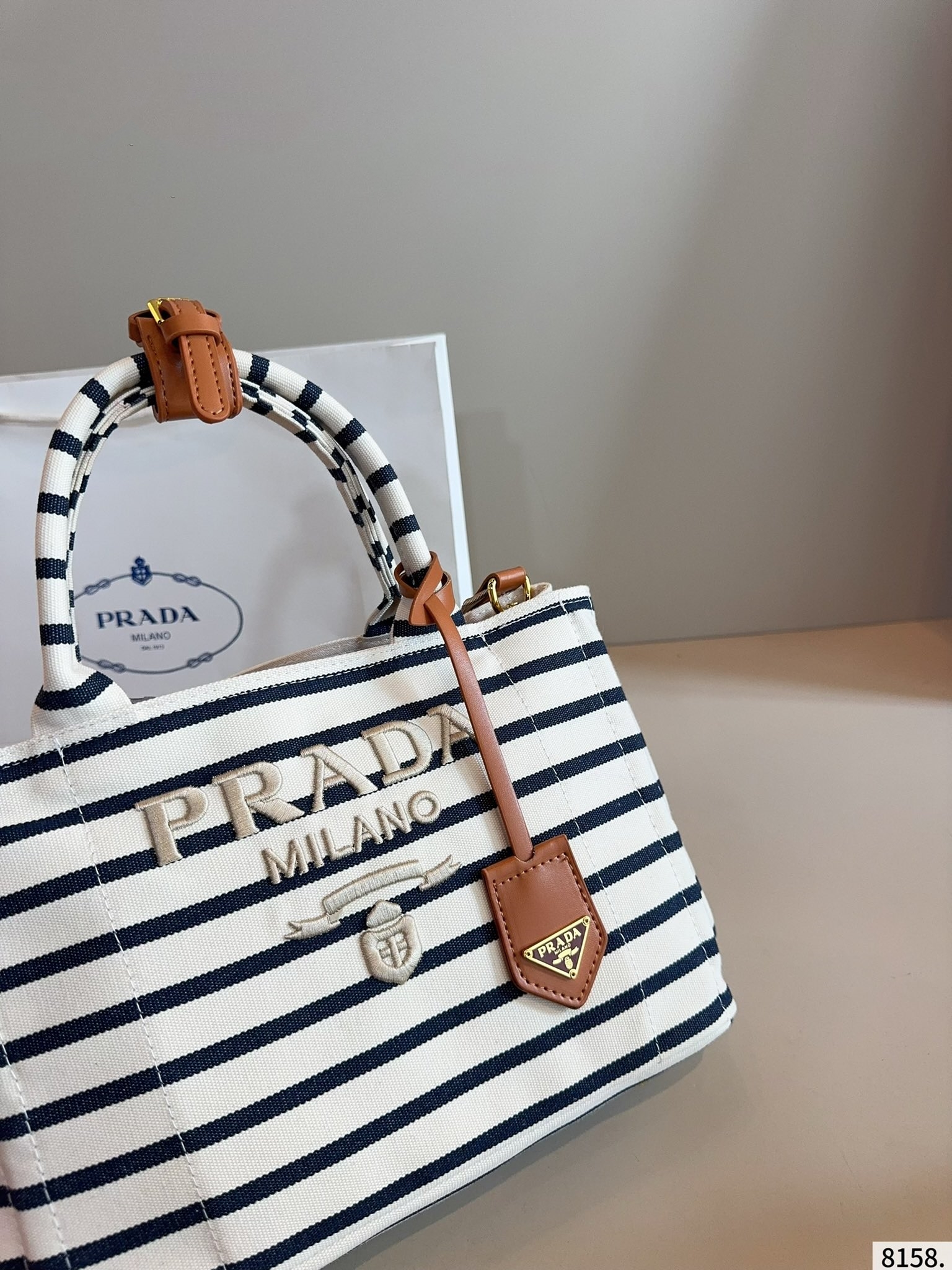 【PRADA公式旗艦店】プラダ ★大人気 ズックのハンドバッグ-BRAND OFF