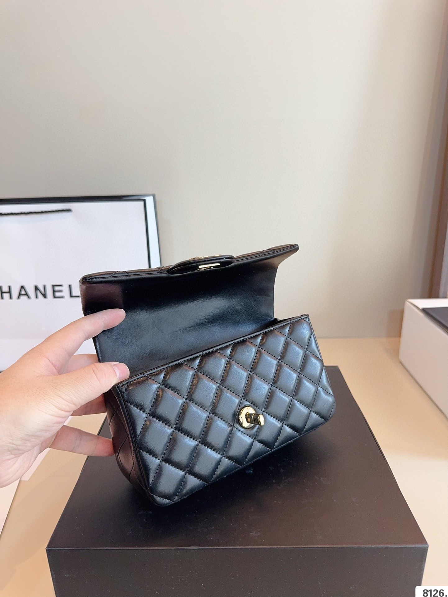 【CHANEL旗艦店】シャネル ★大人気 24A ショルダーバッグ-BRAND OFF