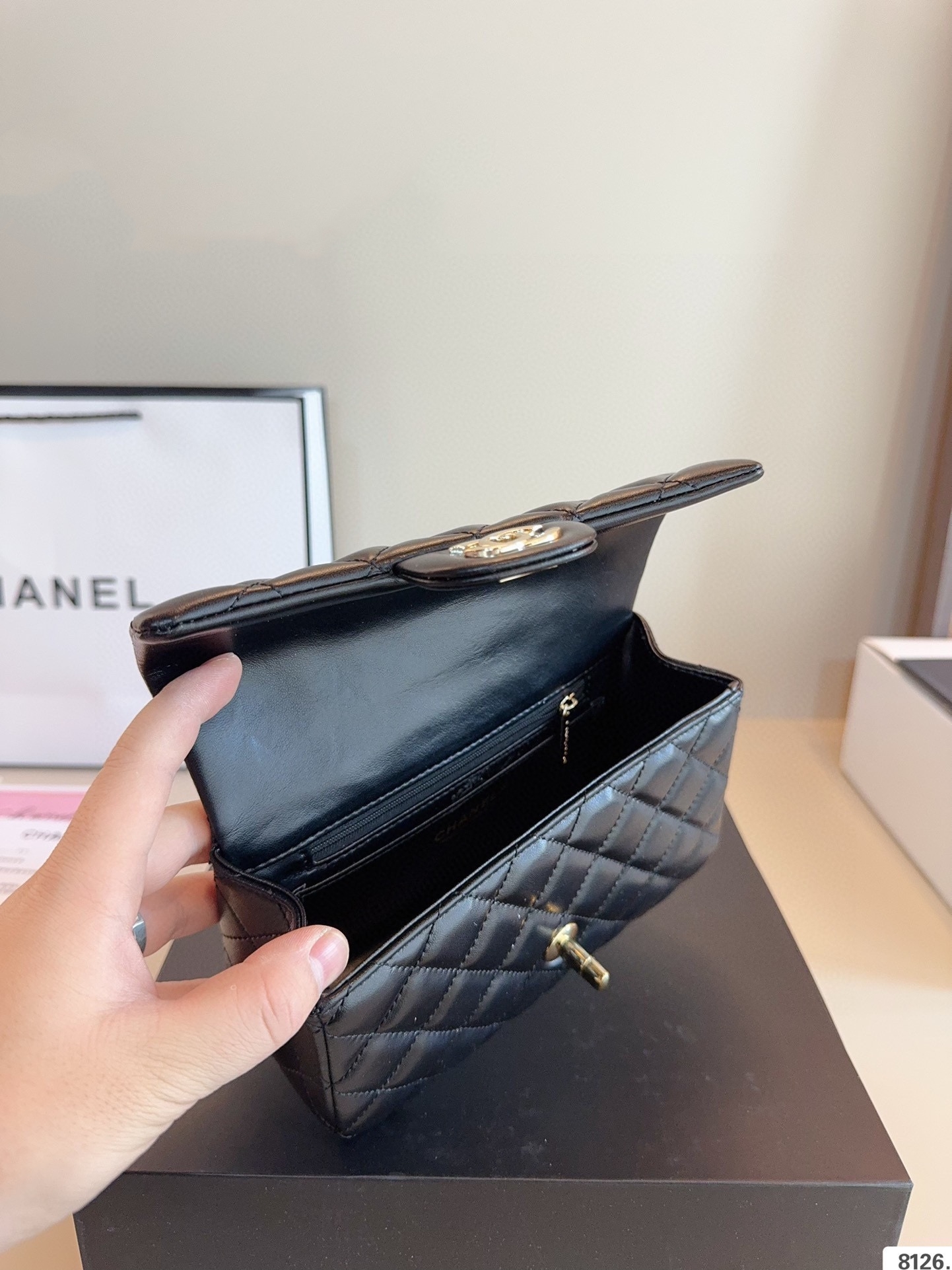 【CHANEL旗艦店】シャネル ★大人気 24A ショルダーバッグ-BRAND OFF