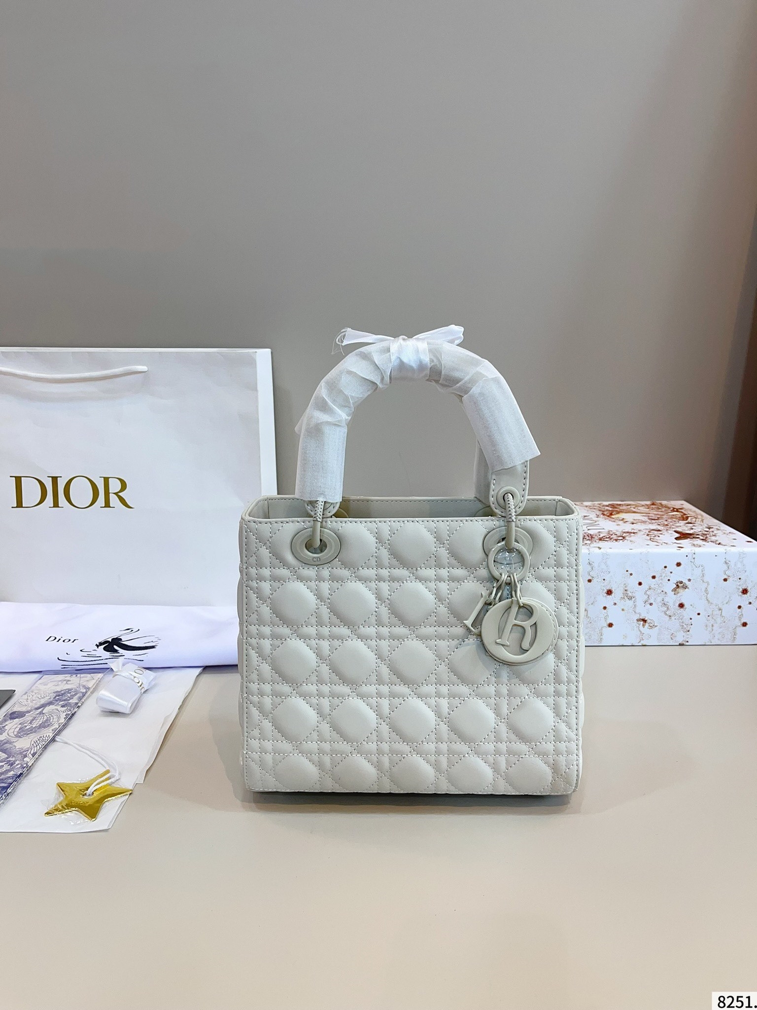 【DIOR旗艦店】ディオール Lady ハンドバッグ 23*12*20cm-BRAND OFF