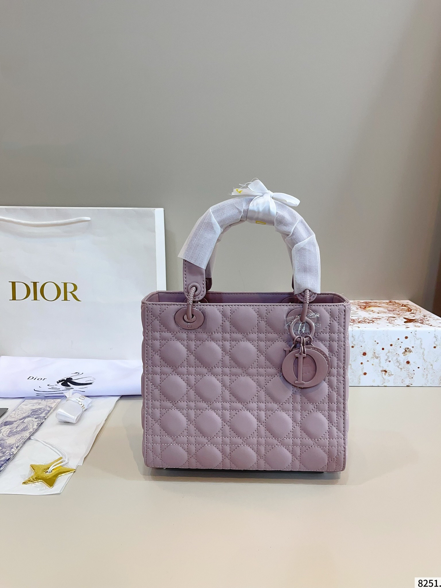 【DIOR旗艦店】ディオール Lady ハンドバッグ 23*12*20cm-BRAND OFF