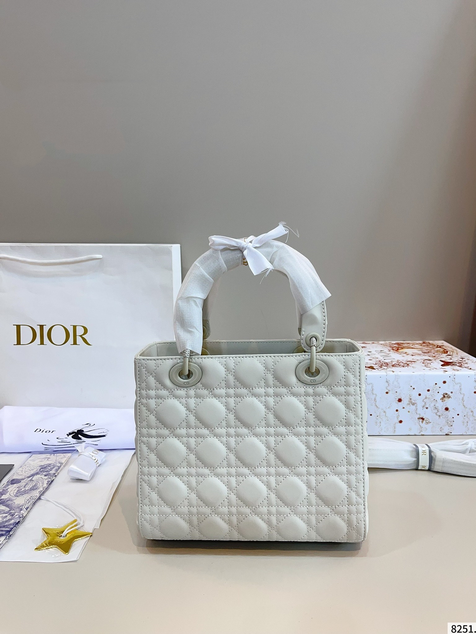 【DIOR旗艦店】ディオール Lady ハンドバッグ 23*12*20cm-BRAND OFF