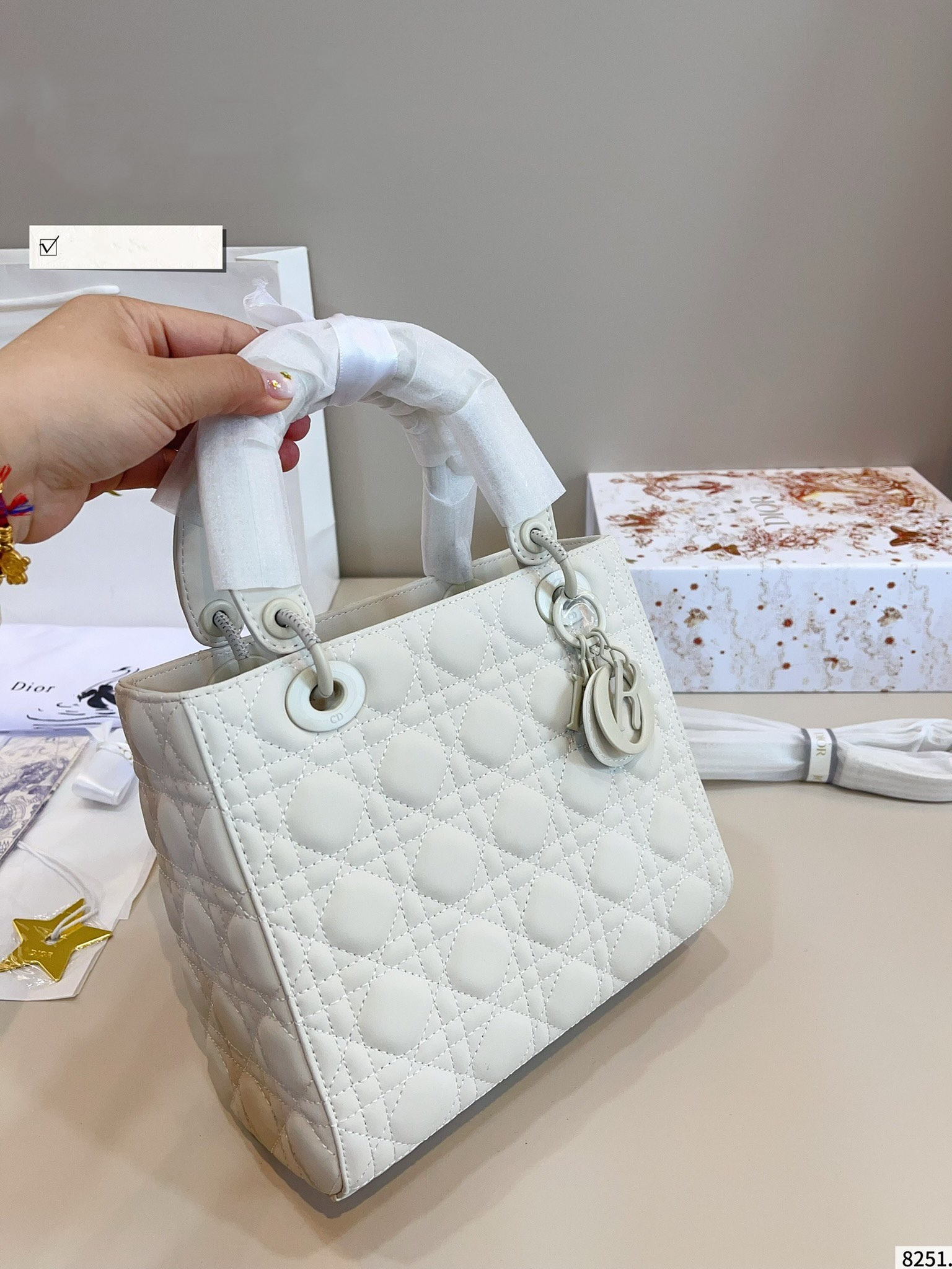 【DIOR旗艦店】ディオール Lady ハンドバッグ 23*12*20cm-BRAND OFF
