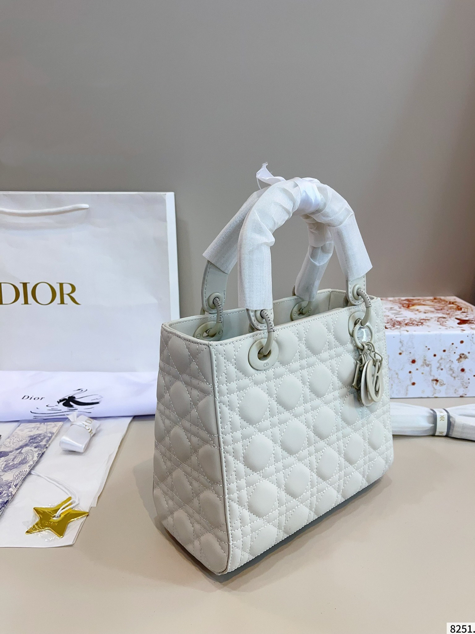 【DIOR旗艦店】ディオール Lady ハンドバッグ 23*12*20cm-BRAND OFF