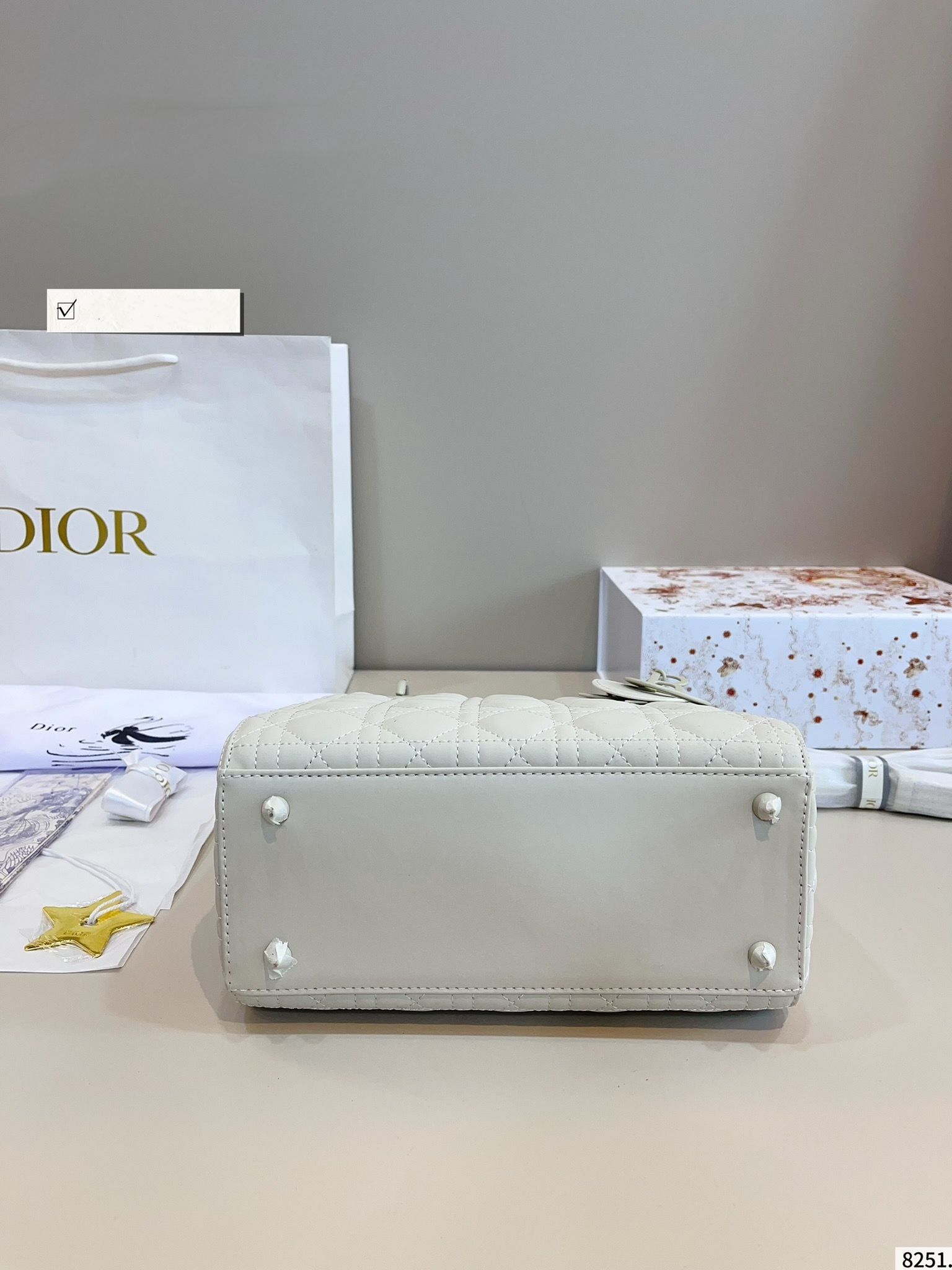 【DIOR旗艦店】ディオール Lady ハンドバッグ 23*12*20cm-BRAND OFF