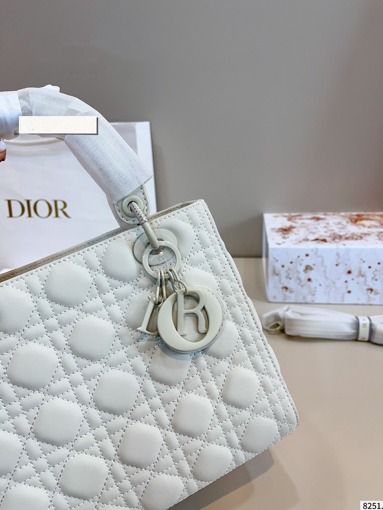 【DIOR旗艦店】ディオール Lady ハンドバッグ 23*12*20cm-BRAND OFF