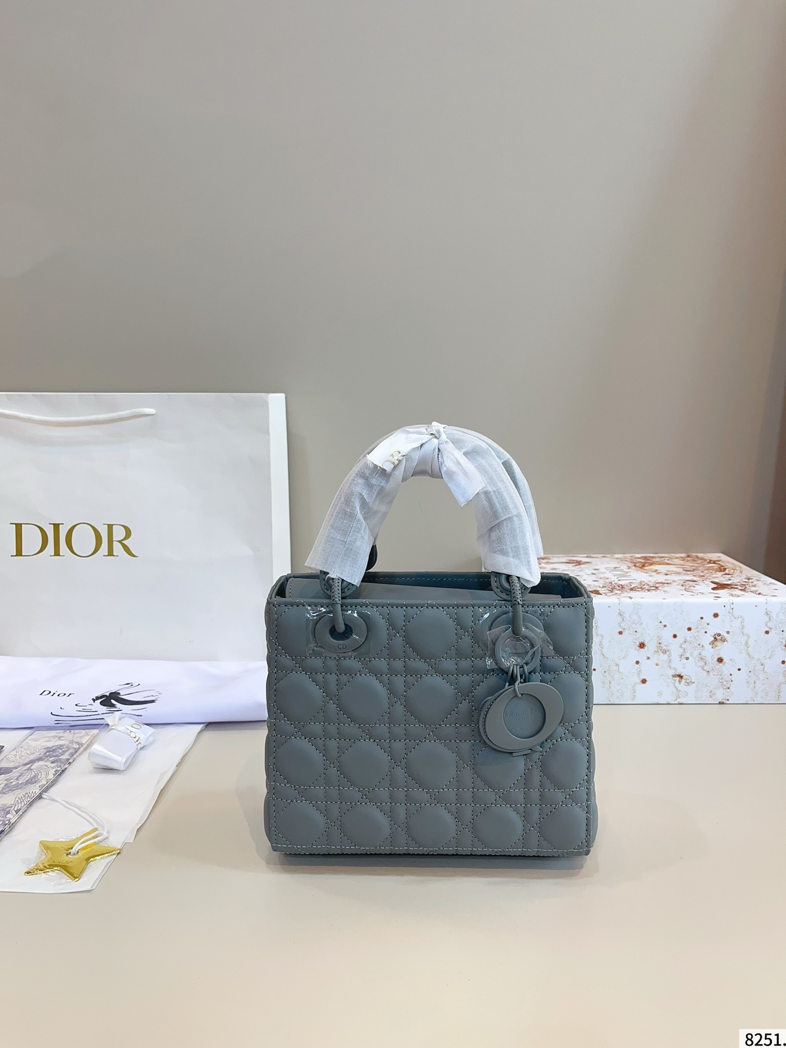 【DIOR旗艦店】ディオール Lady ハンドバッグ 21*9*18cm-BRAND OFF