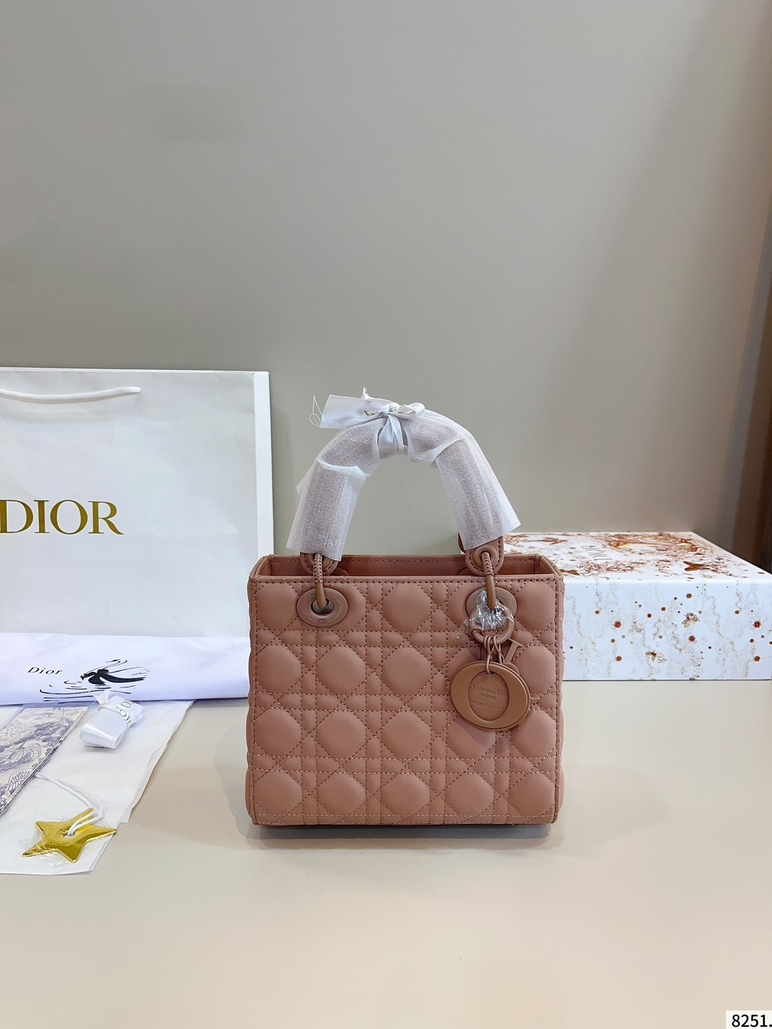 【DIOR旗艦店】ディオール Lady ハンドバッグ 21*9*18cm-BRAND OFF