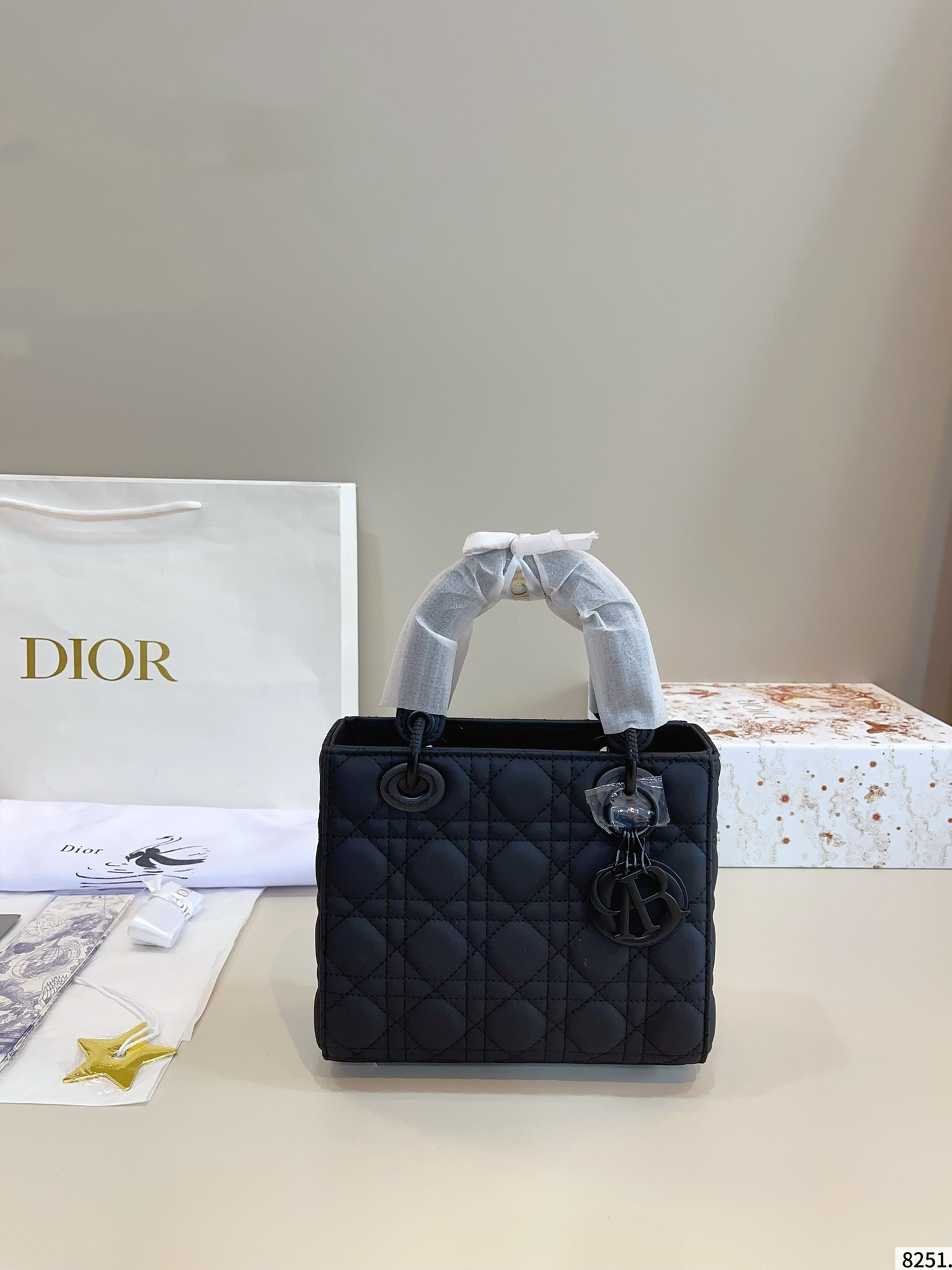 【DIOR旗艦店】ディオール Lady ハンドバッグ 21*9*18cm-BRAND OFF