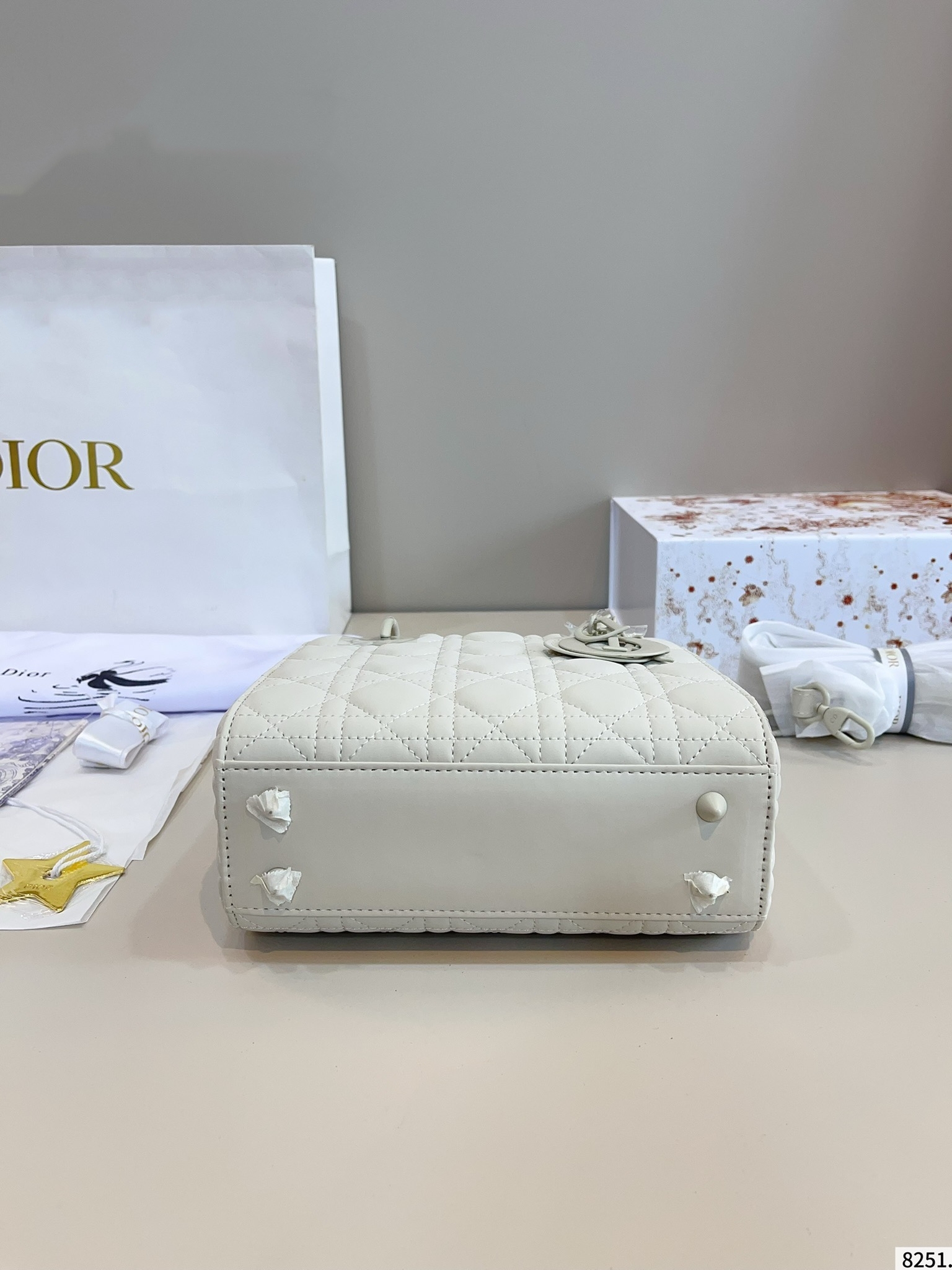 【DIOR旗艦店】ディオール Lady ハンドバッグ 21*9*18cm-BRAND OFF