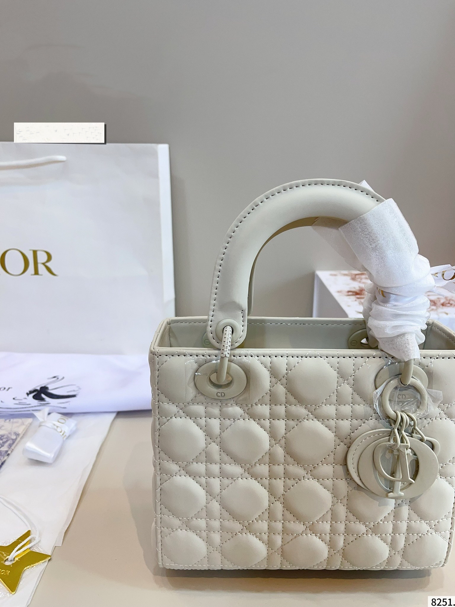 【DIOR旗艦店】ディオール Lady ハンドバッグ 21*9*18cm-BRAND OFF