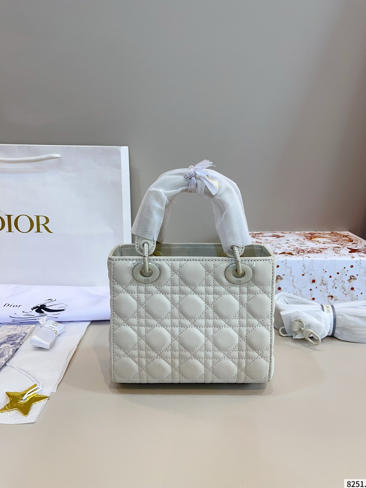 【DIOR旗艦店】ディオール Lady ハンドバッグ 21*9*18cm-BRAND OFF
