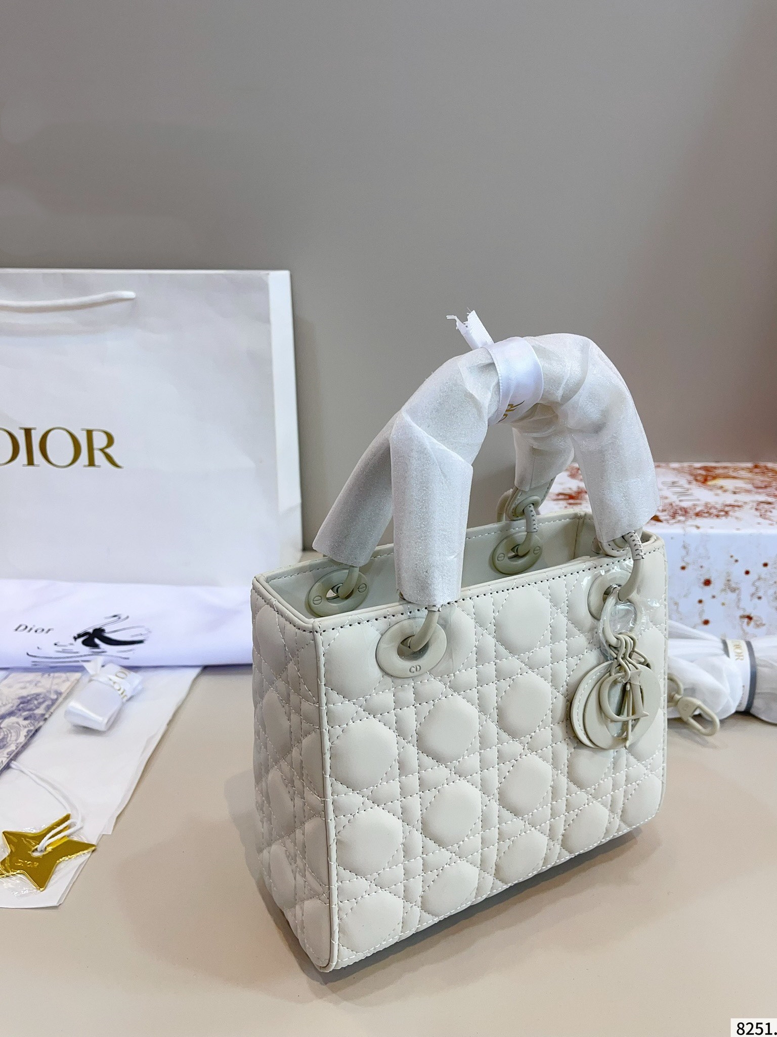 【DIOR旗艦店】ディオール Lady ハンドバッグ 21*9*18cm-BRAND OFF