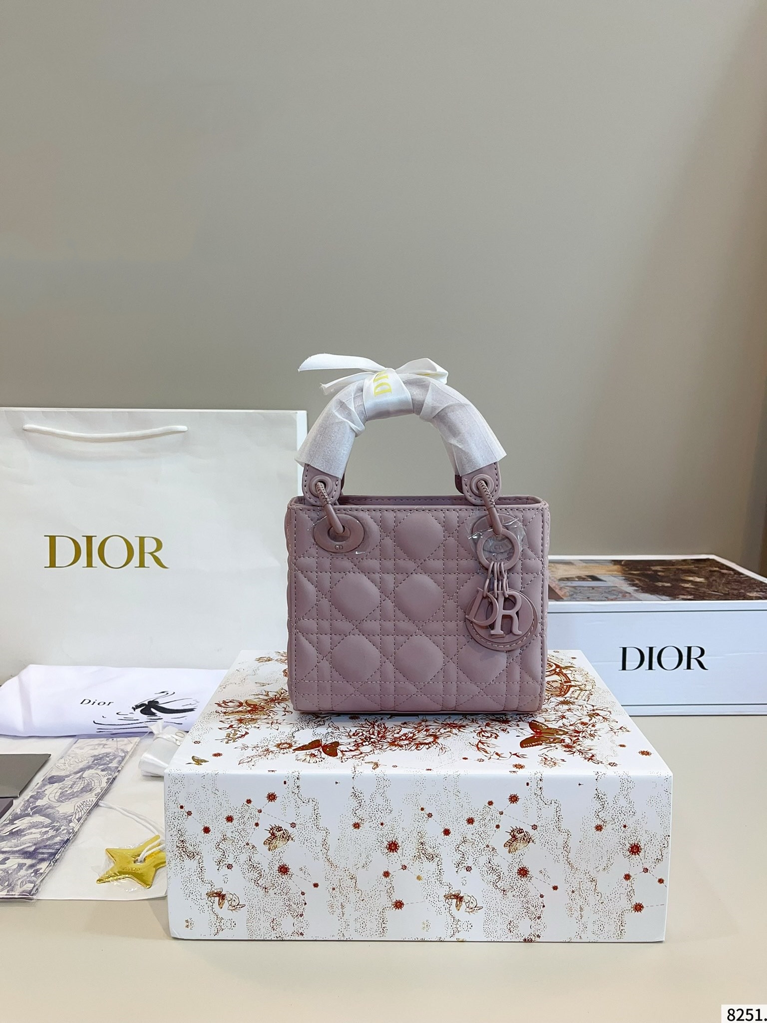 【DIOR旗艦店】ディオール Lady ハンドバッグ 17*8*14cm-BRAND OFF