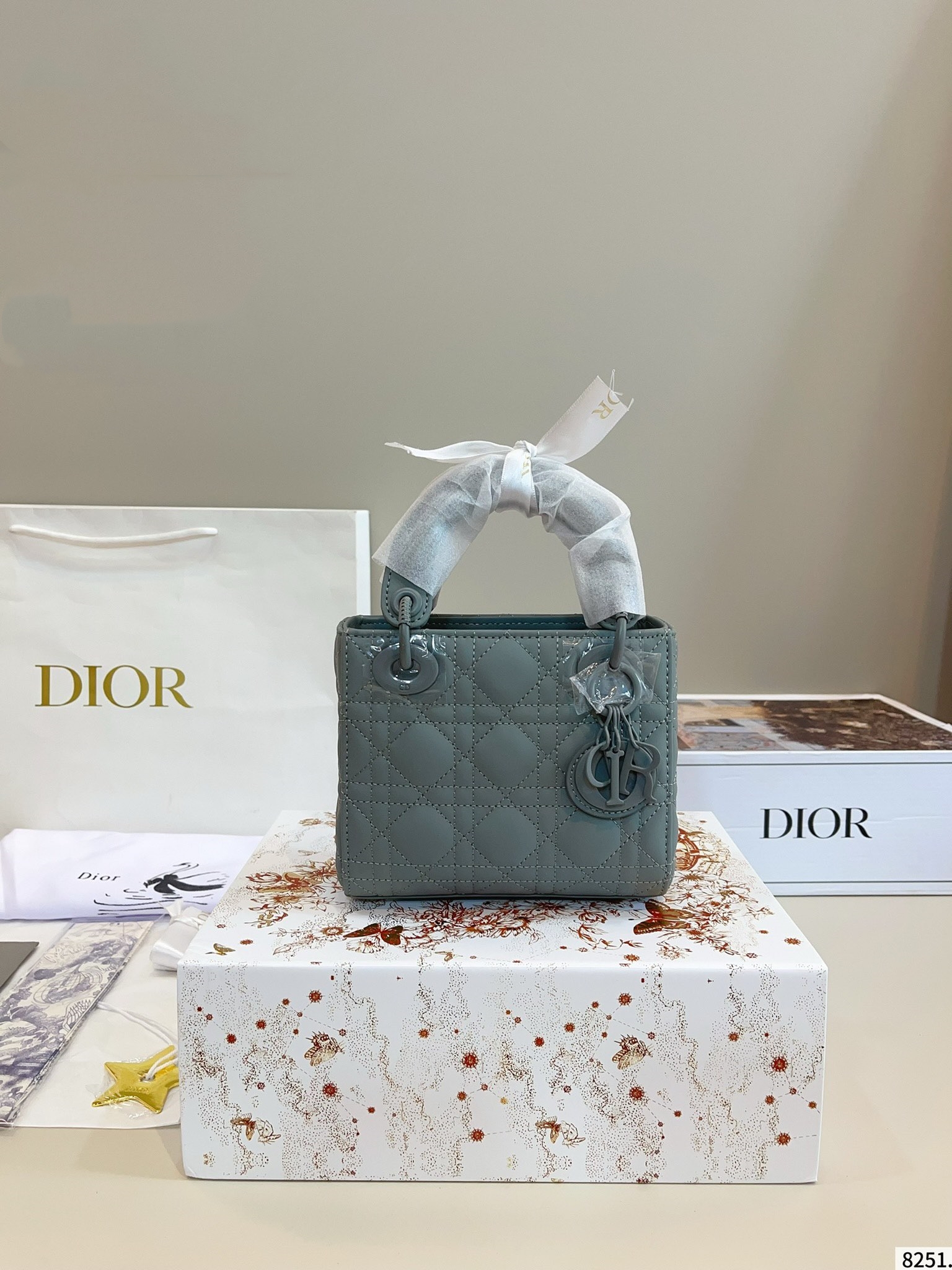 【DIOR旗艦店】ディオール Lady ハンドバッグ 17*8*14cm-BRAND OFF