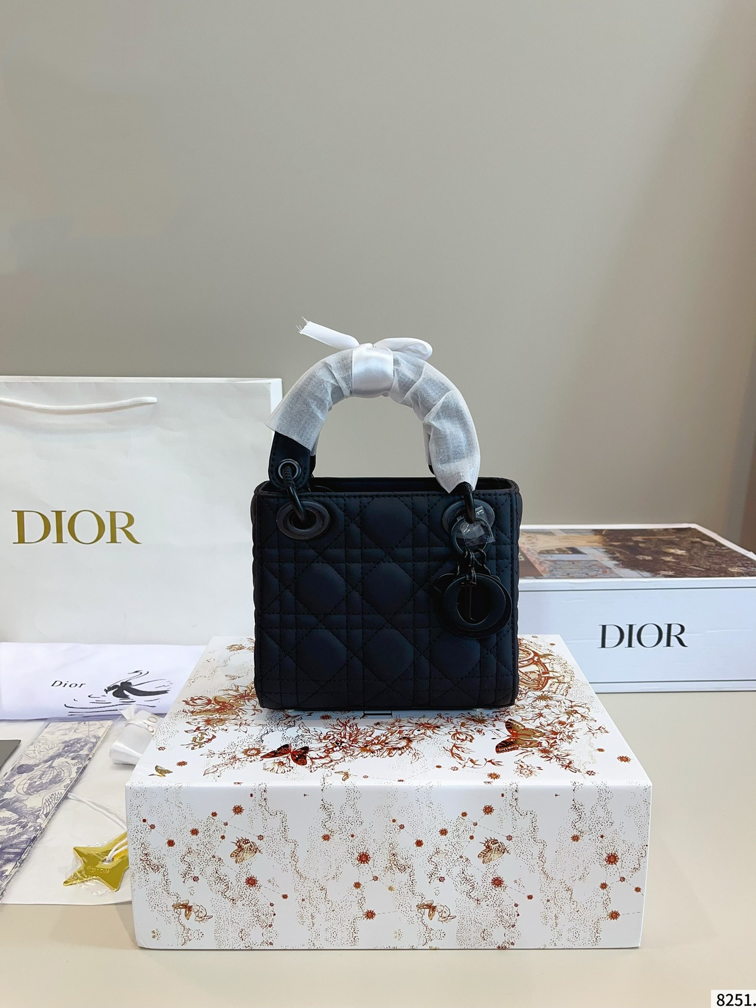 【DIOR旗艦店】ディオール Lady ハンドバッグ 17*8*14cm-BRAND OFF