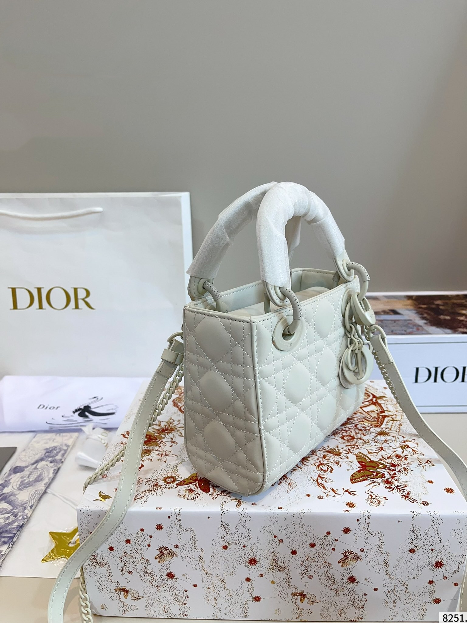【DIOR旗艦店】ディオール Lady ハンドバッグ 17*8*14cm-BRAND OFF