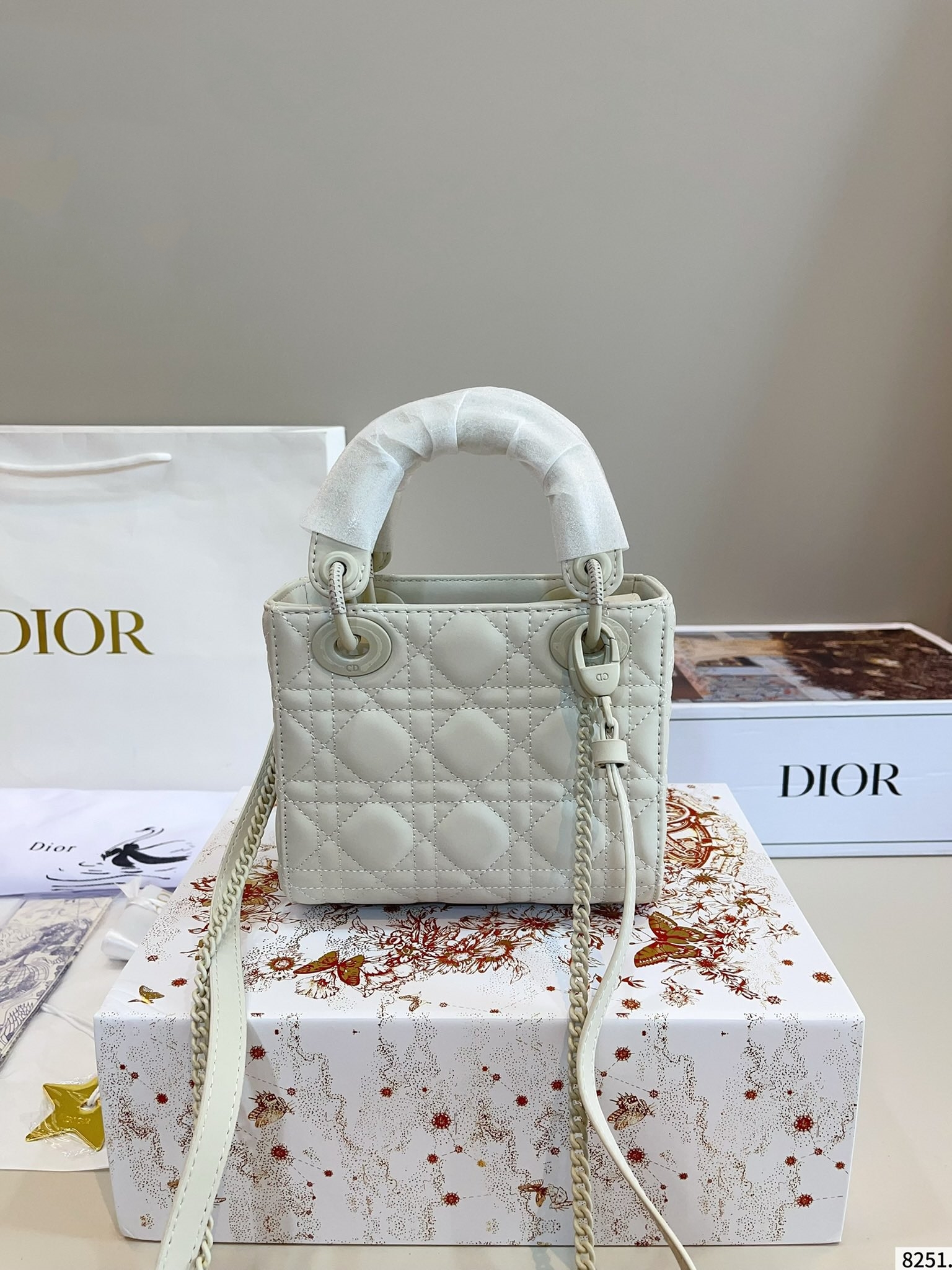 【DIOR旗艦店】ディオール Lady ハンドバッグ 17*8*14cm-BRAND OFF