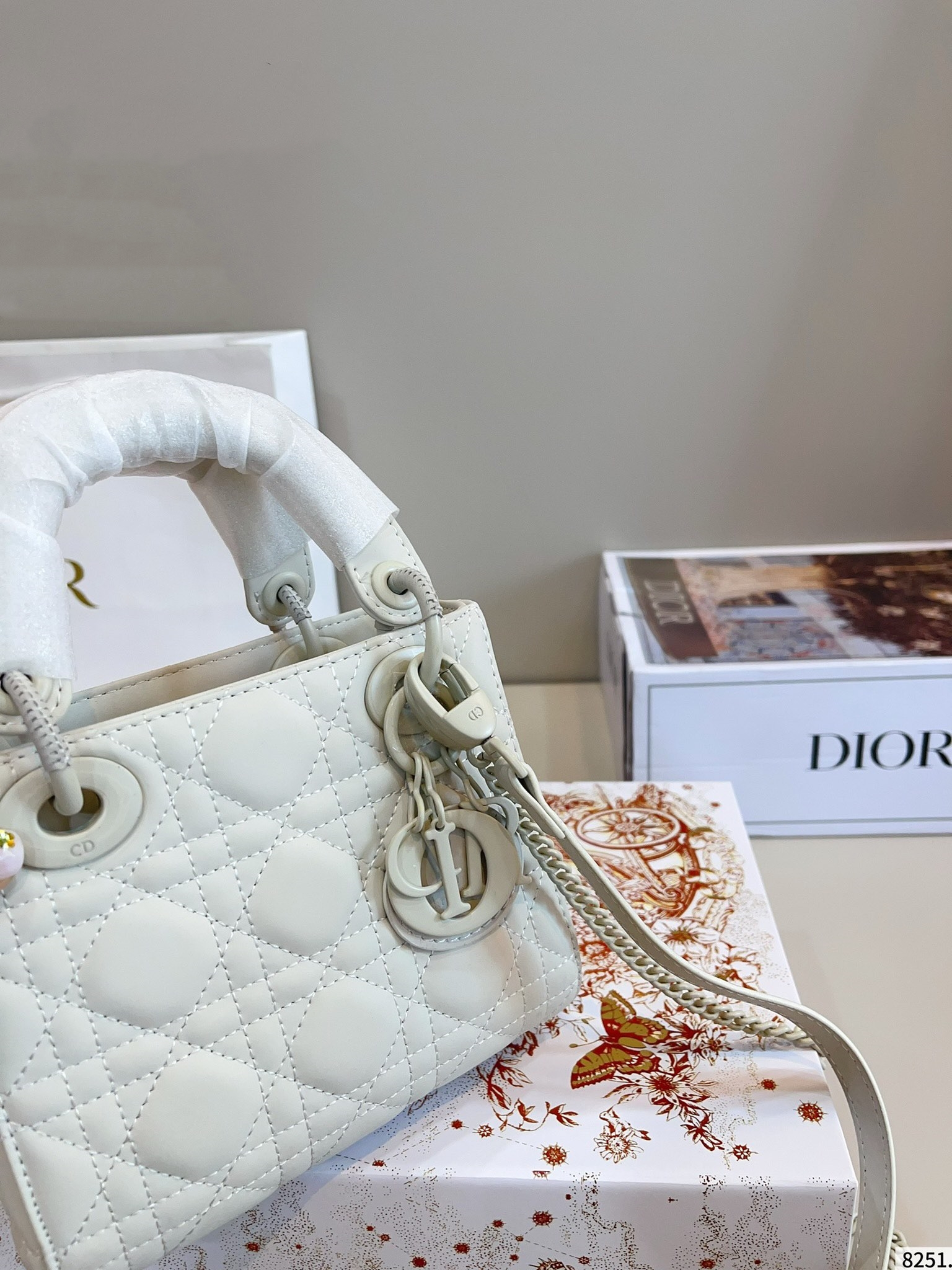 【DIOR旗艦店】ディオール Lady ハンドバッグ 17*8*14cm-BRAND OFF
