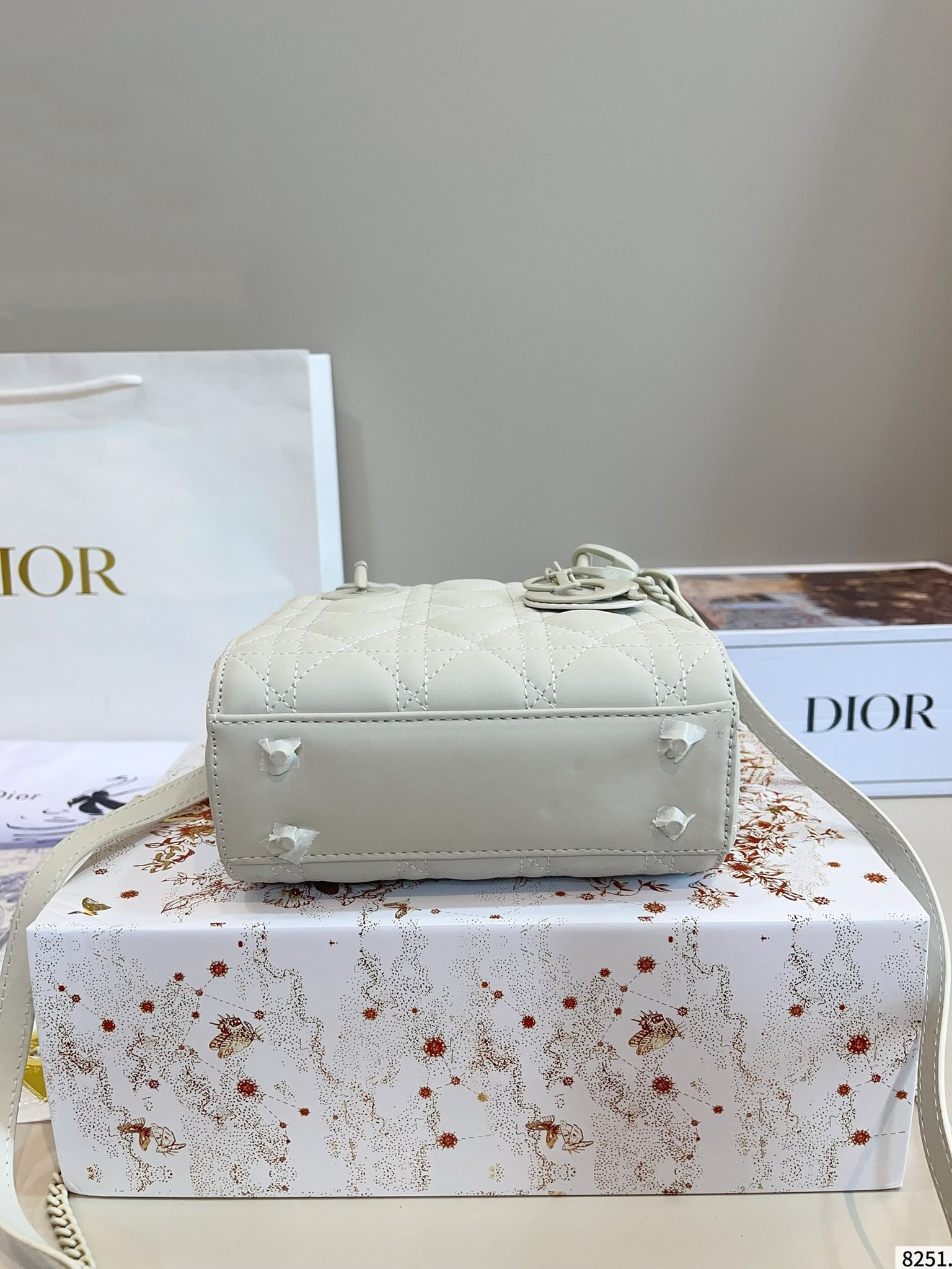 【DIOR旗艦店】ディオール Lady ハンドバッグ 17*8*14cm-BRAND OFF