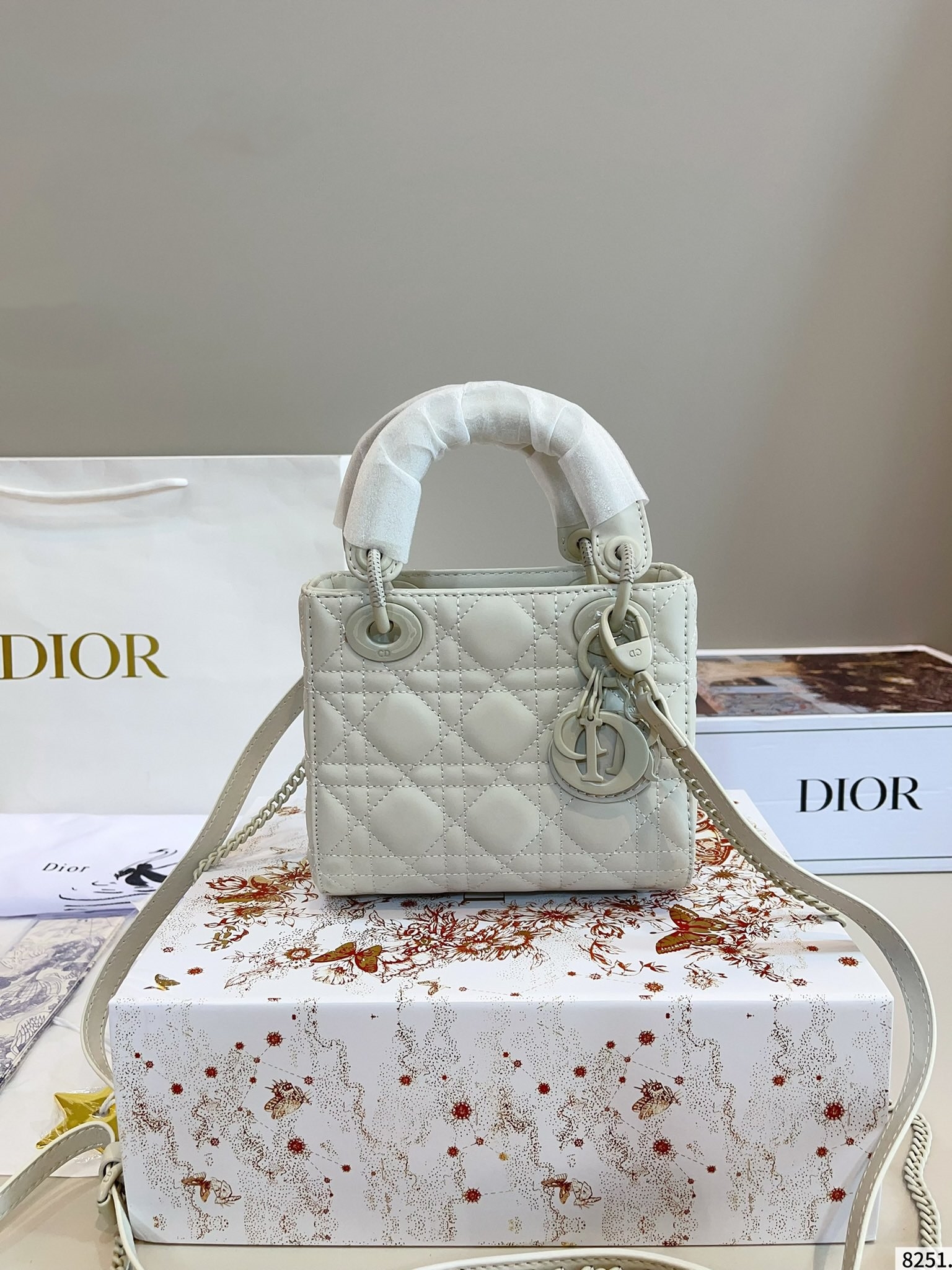 【DIOR旗艦店】ディオール Lady ハンドバッグ 17*8*14cm-BRAND OFF