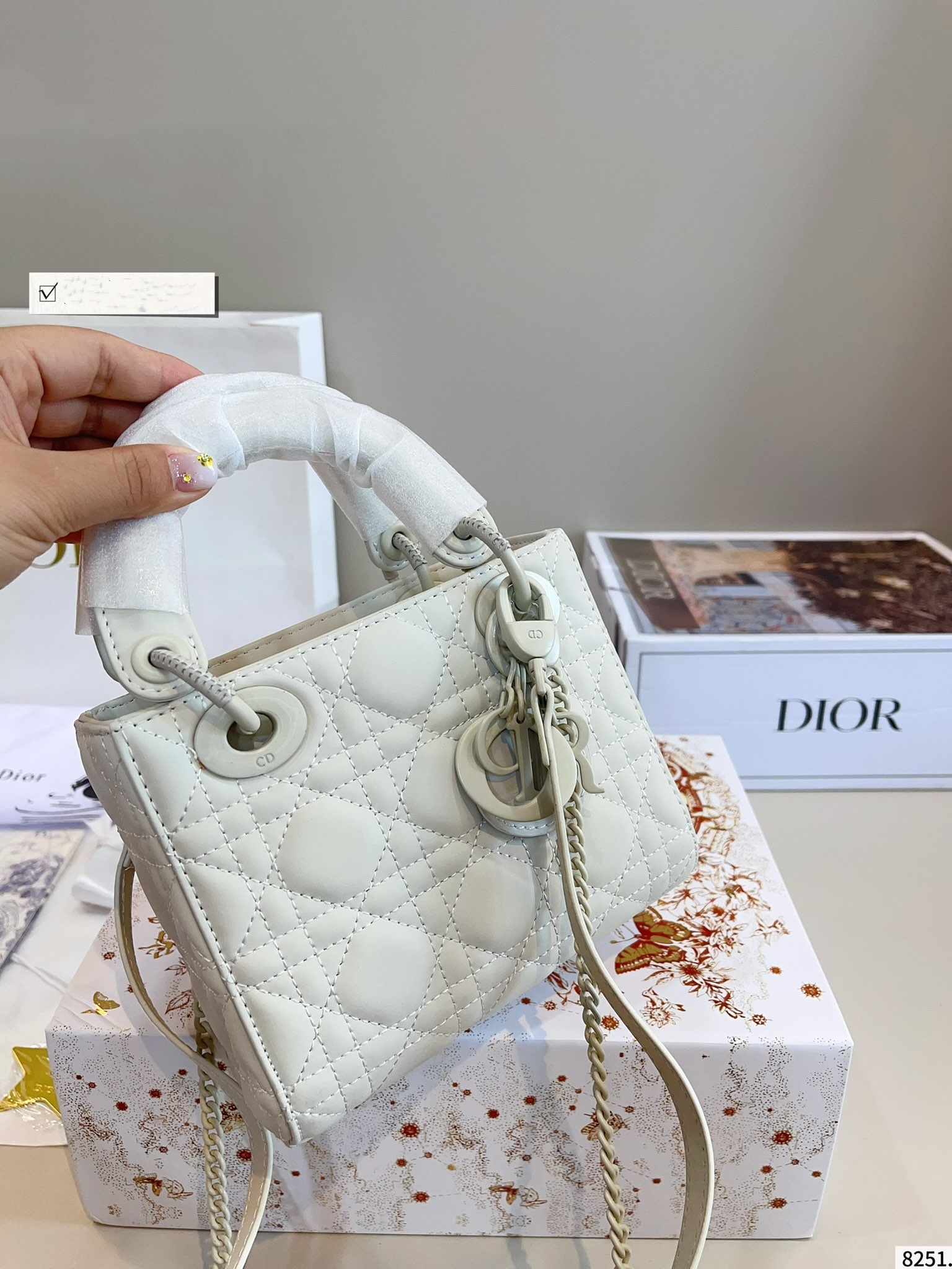 【DIOR旗艦店】ディオール Lady ハンドバッグ 17*8*14cm-BRAND OFF