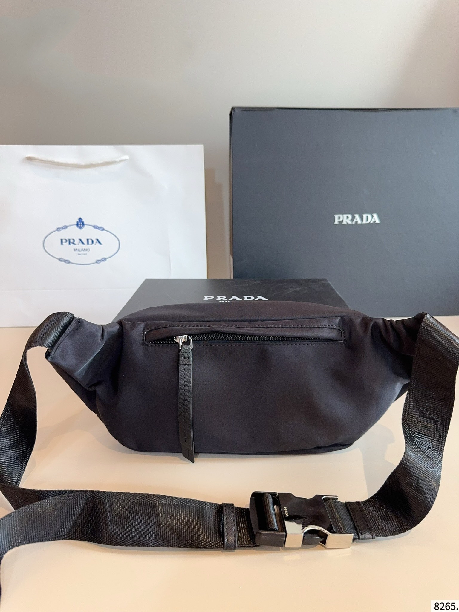 大人気定番商品★PRADA プラダ ウエストバッグ チェストバッグ-BRAND OFF