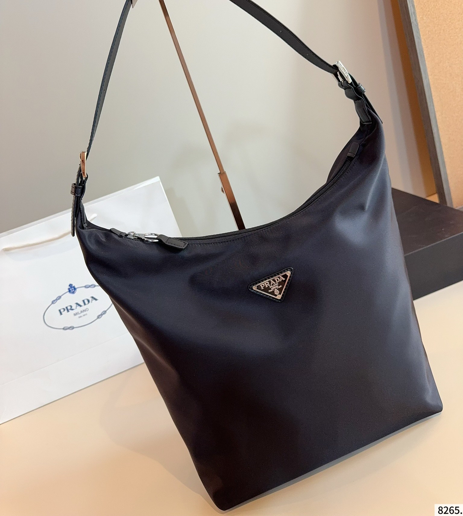 大人気定番商品★PRADA プラダ 新型ハンドバッグ-BRAND OFF