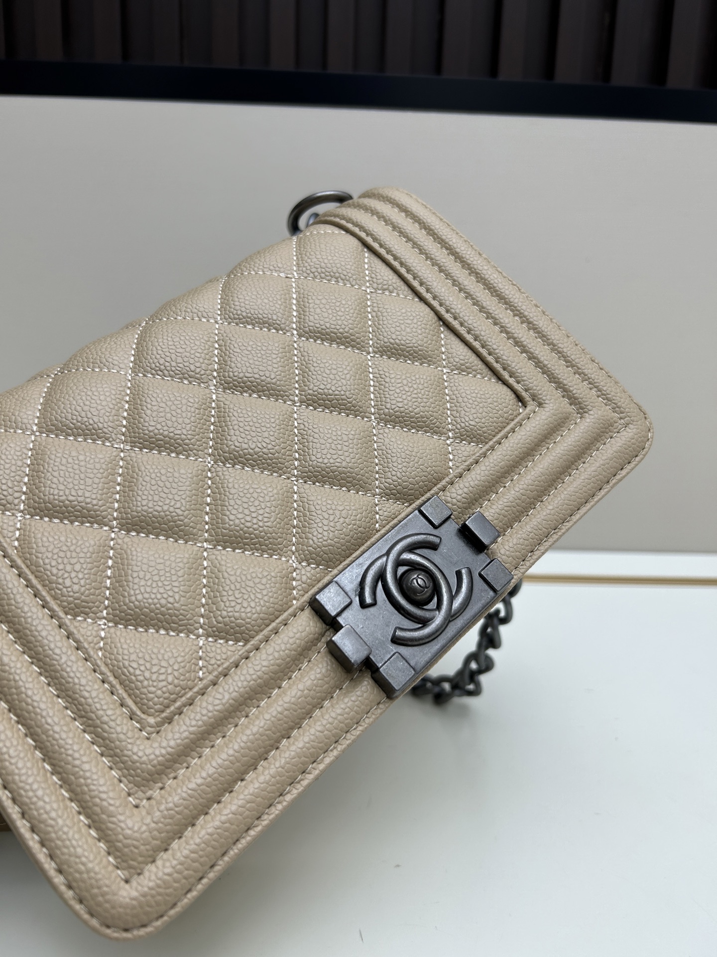 【CHANEL公式旗艦店】シャネル Leboy クロスボディバッグ-BRAND OFF
