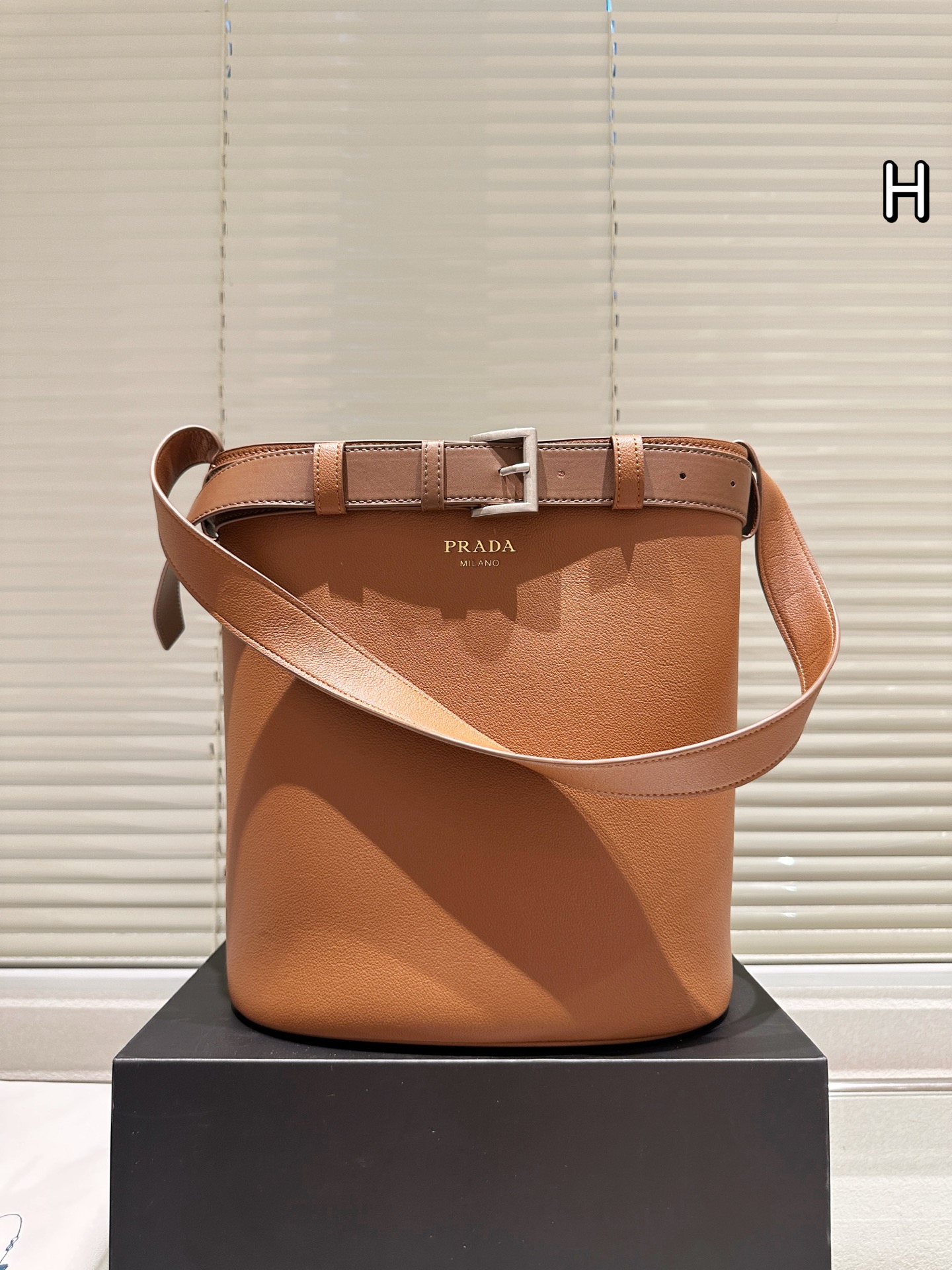 【PRADA公式旗艦店】プラダ TOTE バケットバッグ-BRAND OFF