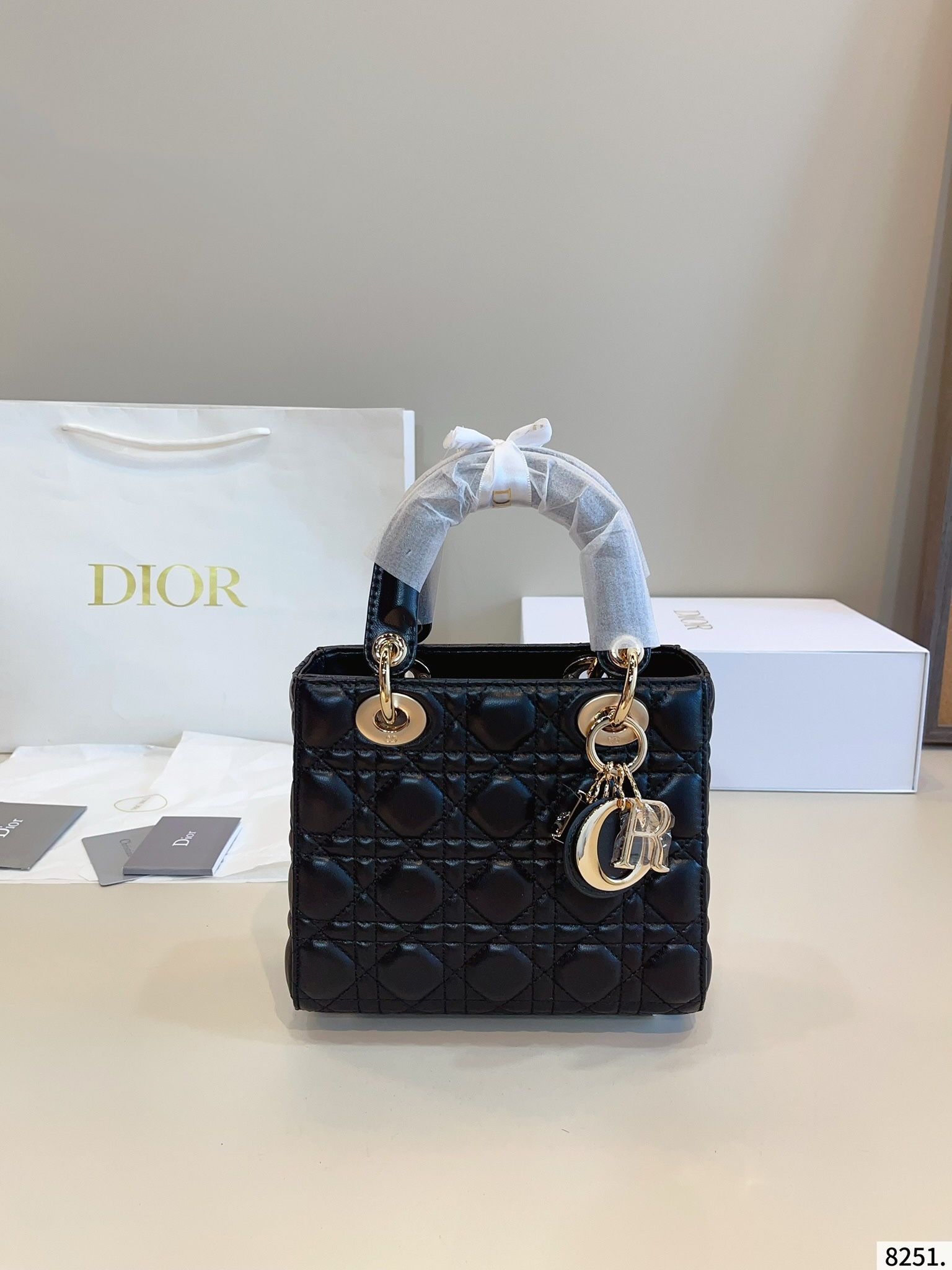 【DIOR公式旗艦店】ディオール Lady ハンドバッグ 20*8*17cm-BRAND OFF