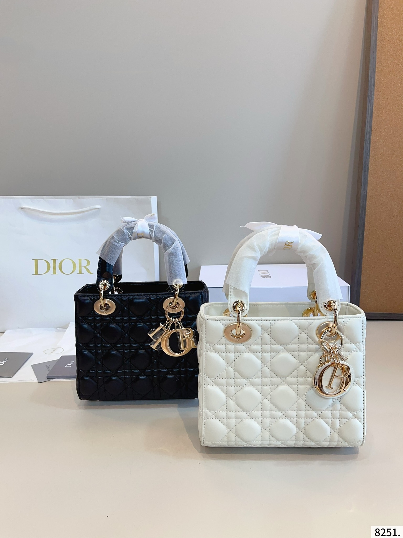 【DIOR公式旗艦店】ディオール Lady ハンドバッグ 20*8*17cm-BRAND OFF