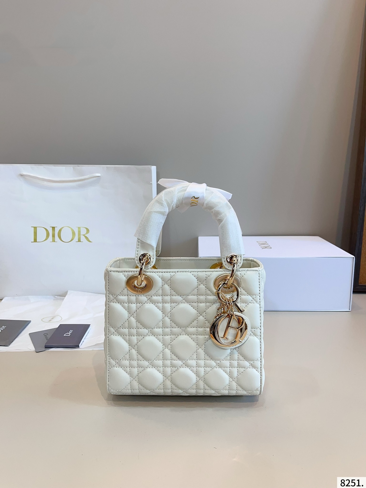 【DIOR公式旗艦店】ディオール Lady ハンドバッグ 20*8*17cm-BRAND OFF