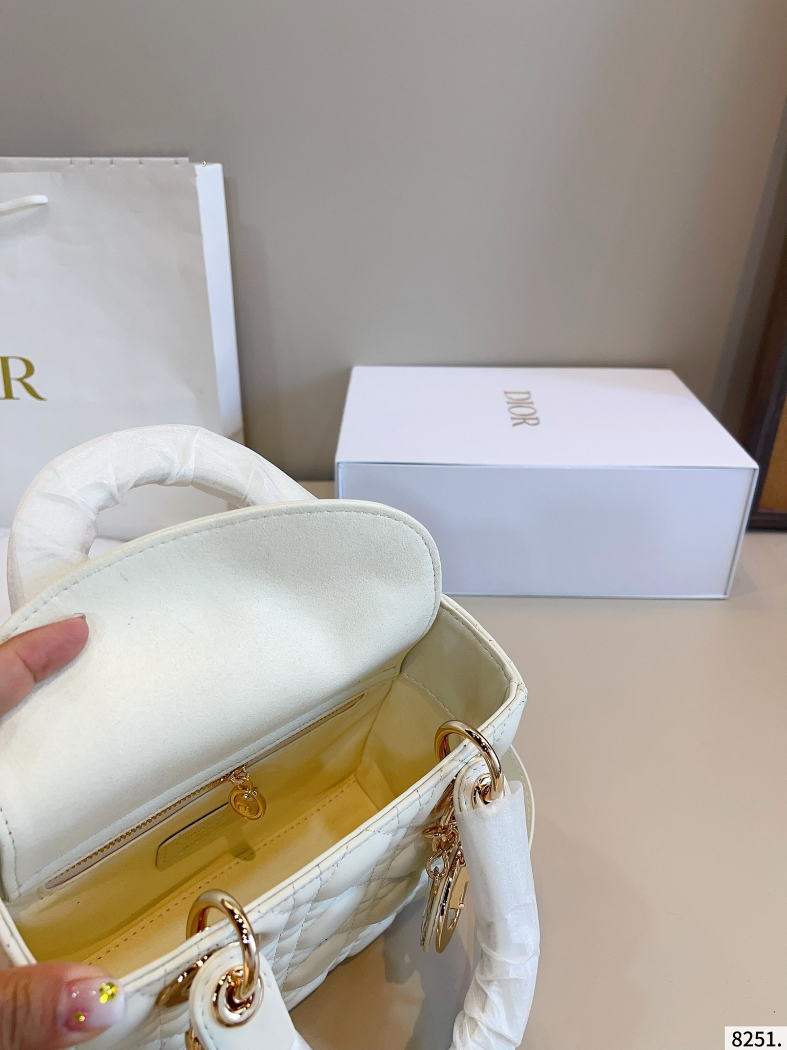 【DIOR公式旗艦店】ディオール Lady ハンドバッグ 20*8*17cm-BRAND OFF