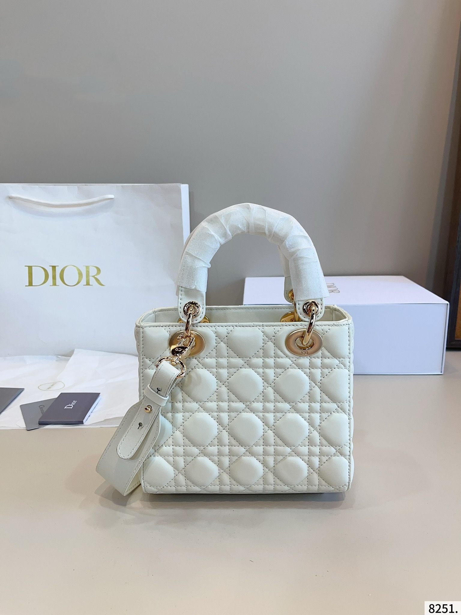 【DIOR公式旗艦店】ディオール Lady ハンドバッグ 20*8*17cm-BRAND OFF