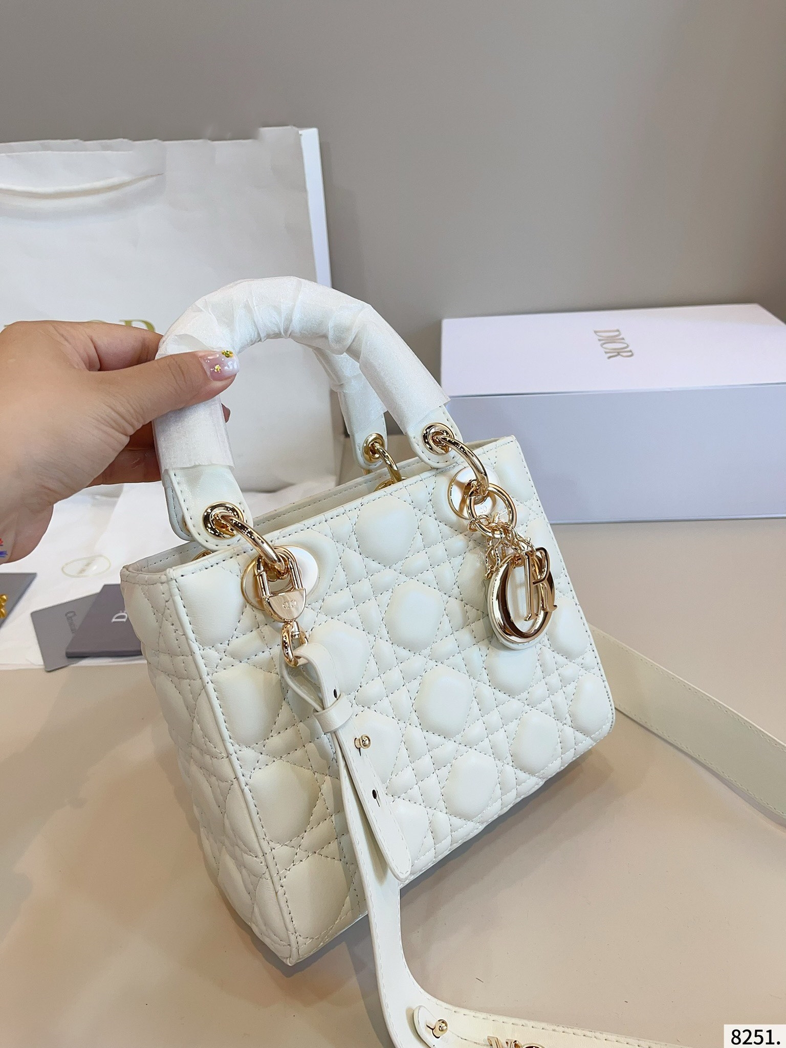 【DIOR公式旗艦店】ディオール Lady ハンドバッグ 20*8*17cm-BRAND OFF