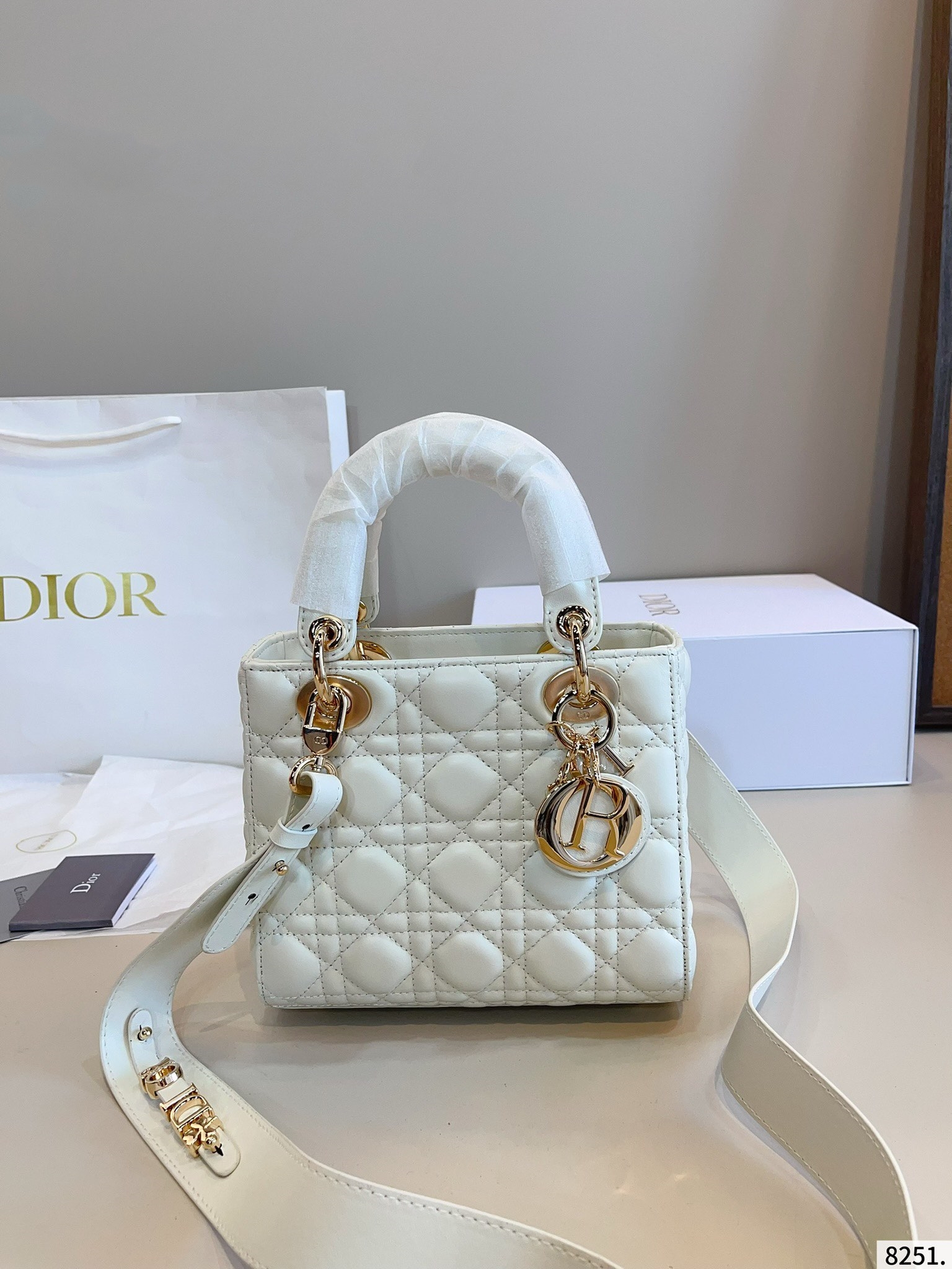 【DIOR公式旗艦店】ディオール Lady ハンドバッグ 20*8*17cm-BRAND OFF