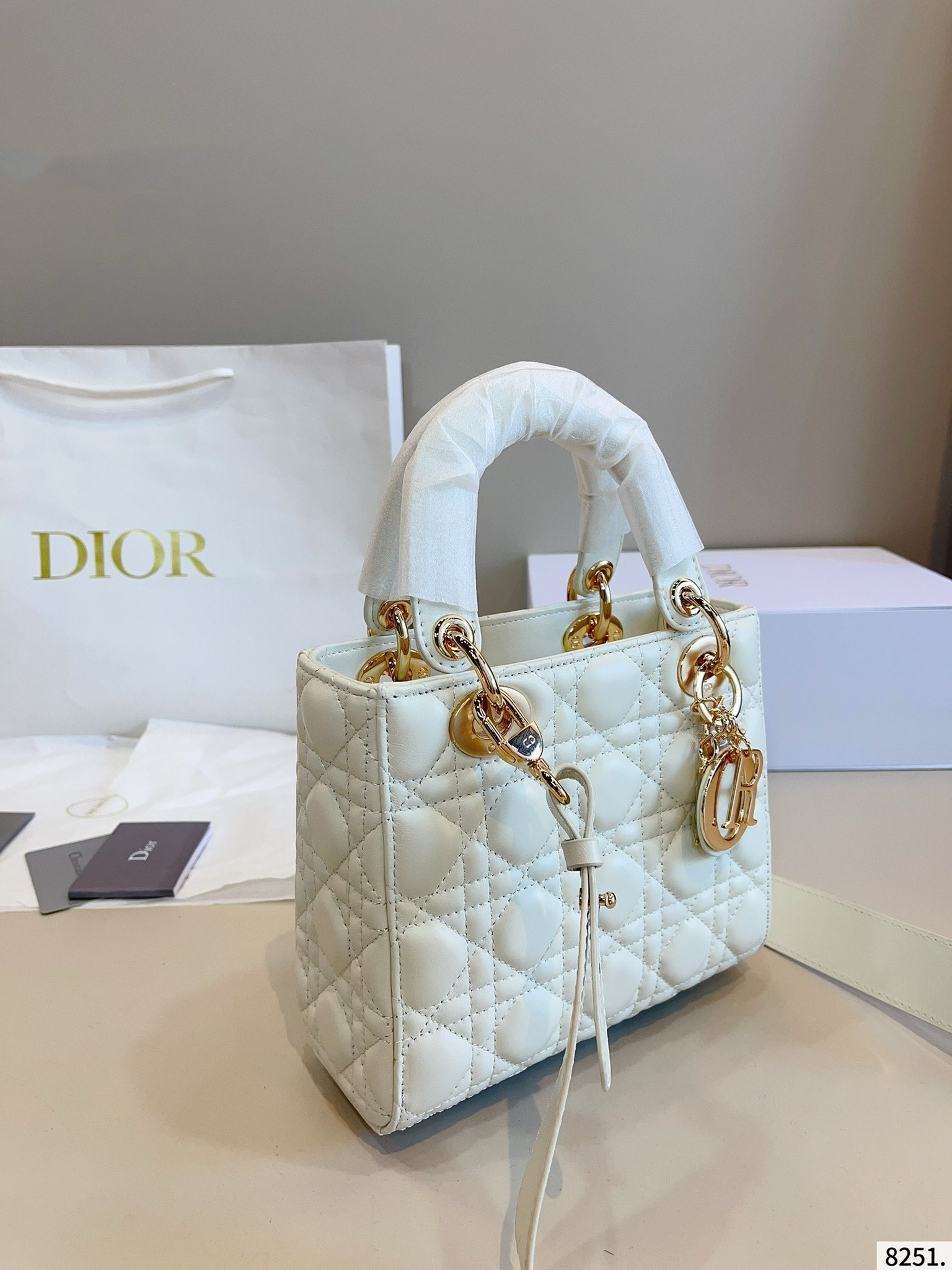【DIOR公式旗艦店】ディオール Lady ハンドバッグ 20*8*17cm-BRAND OFF
