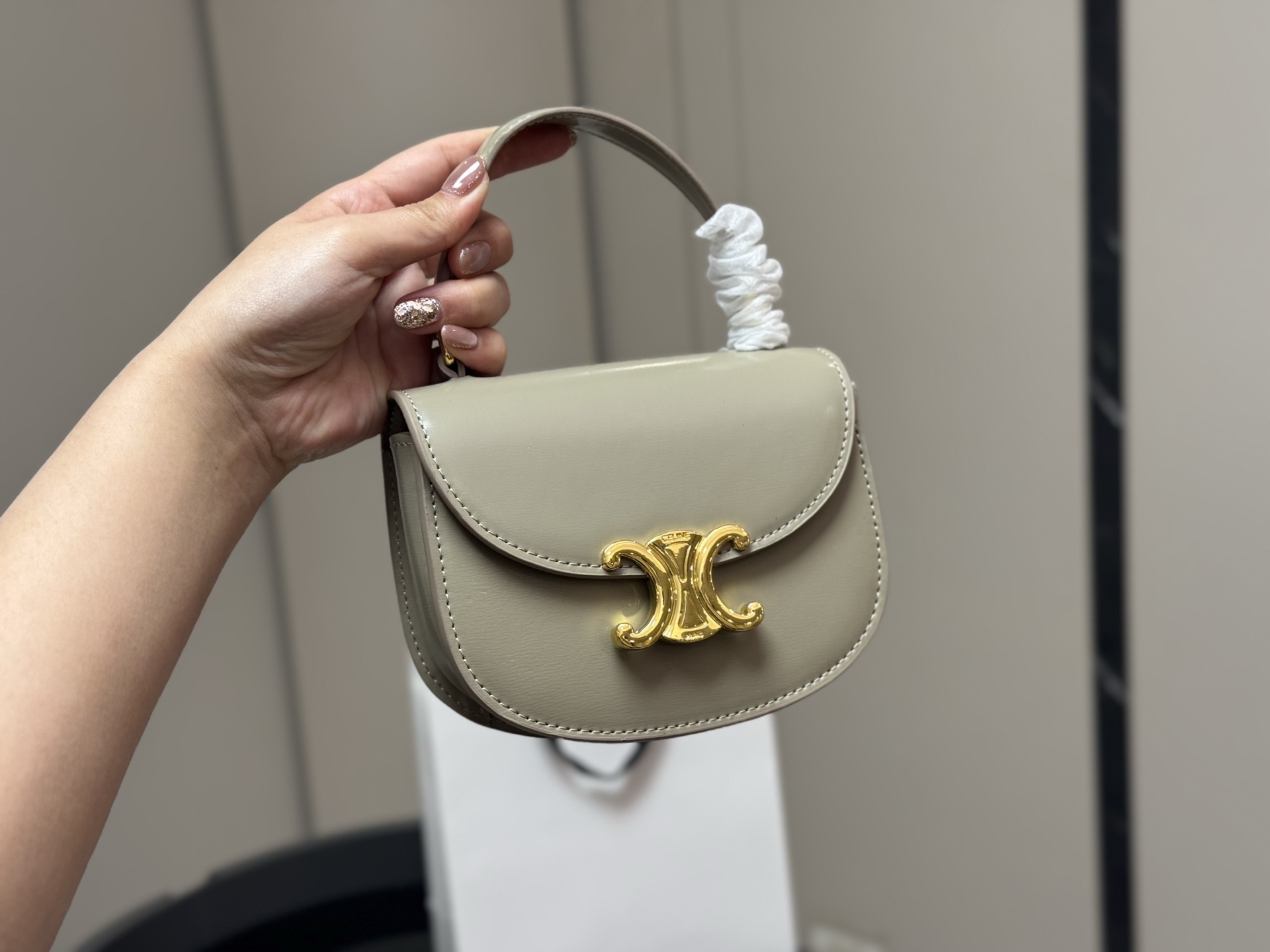 【CELINE公式旗艦店】セリーヌ BESACE TRIOMPHE MINI ハンドバッグ-BRAND OFF