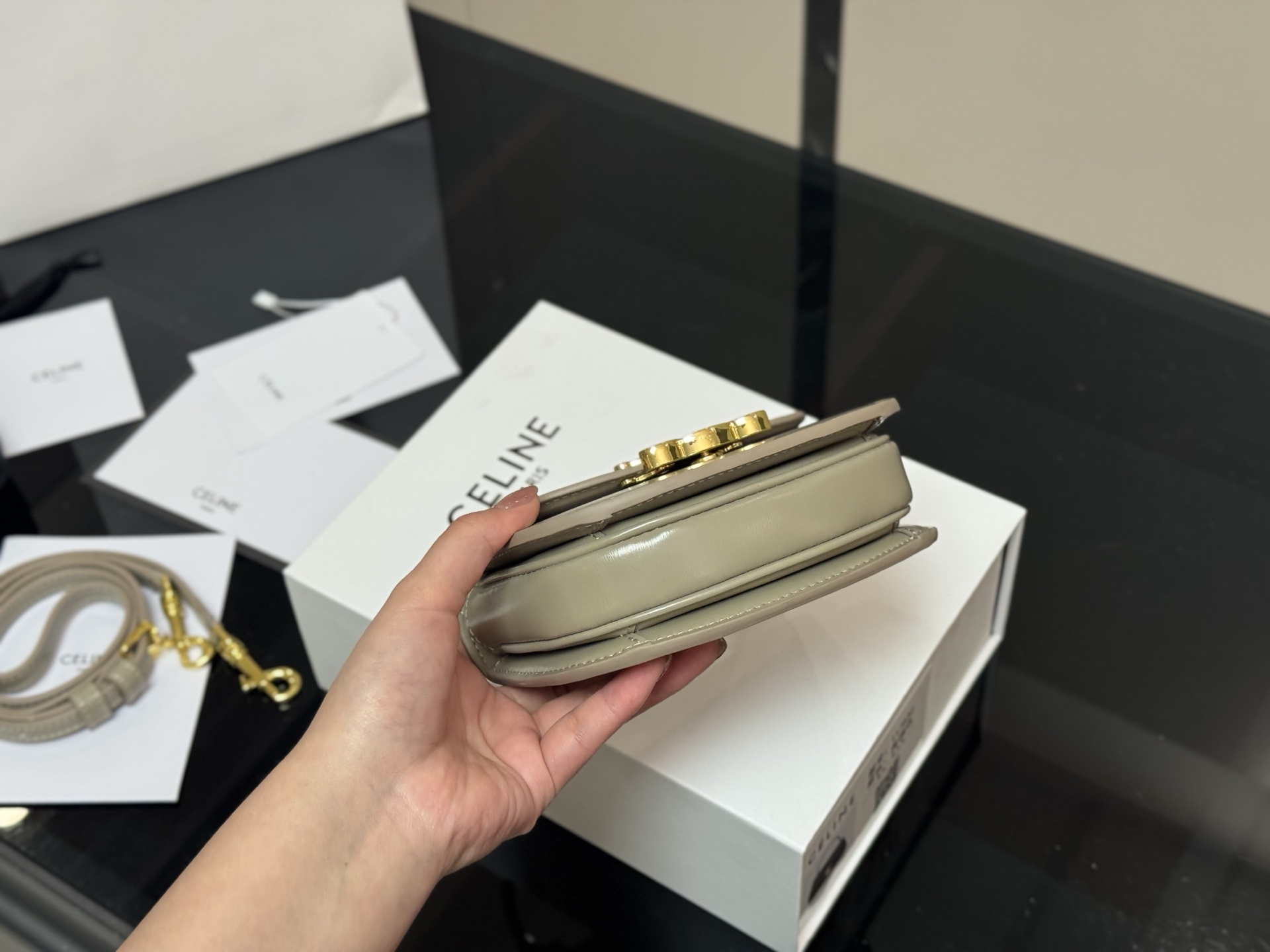 【CELINE公式旗艦店】セリーヌ BESACE TRIOMPHE MINI ハンドバッグ-BRAND OFF