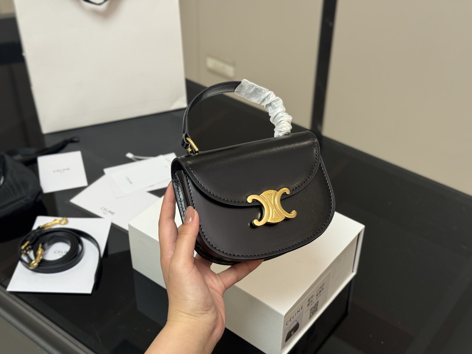 【CELINE公式旗艦店】セリーヌ BESACE TRIOMPHE MINI ハンドバッグ-BRAND OFF