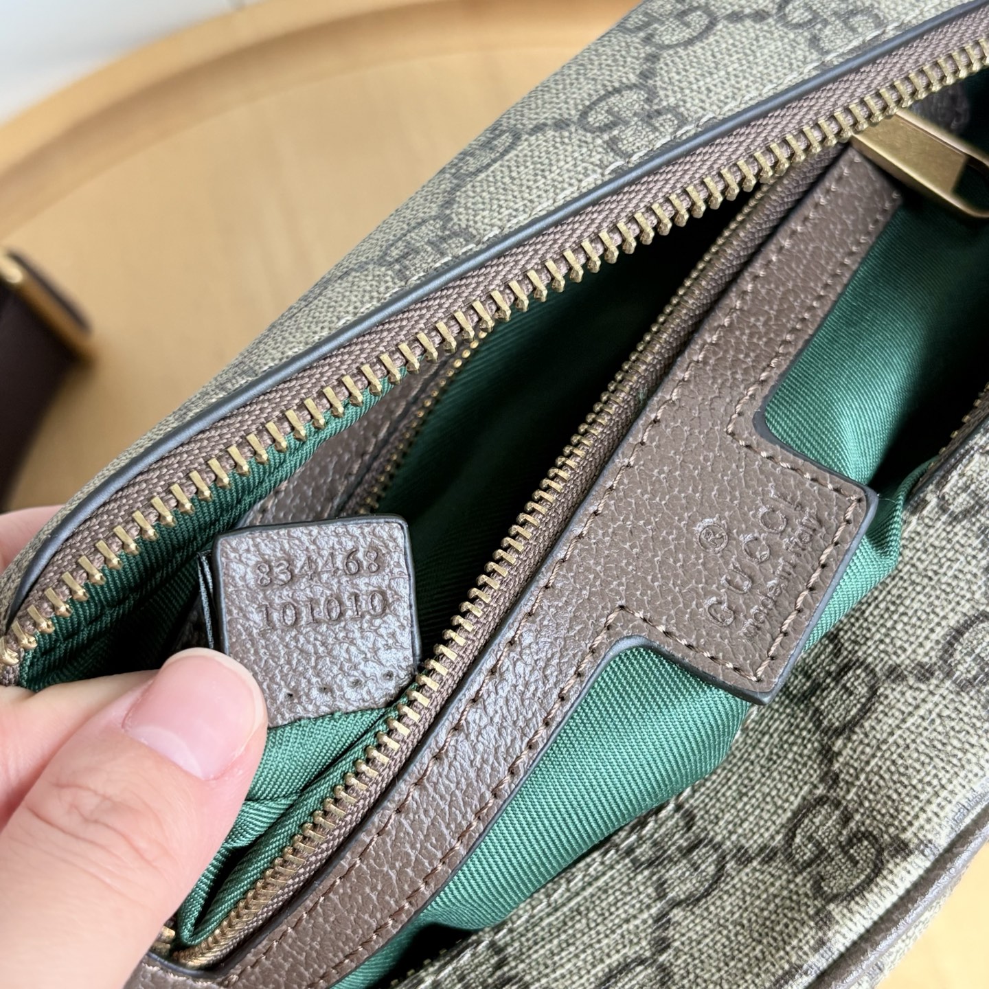 【GUCCI公式旗艦店】グッチ 大人気 クロスボディバッグ 834468-BRAND OFF